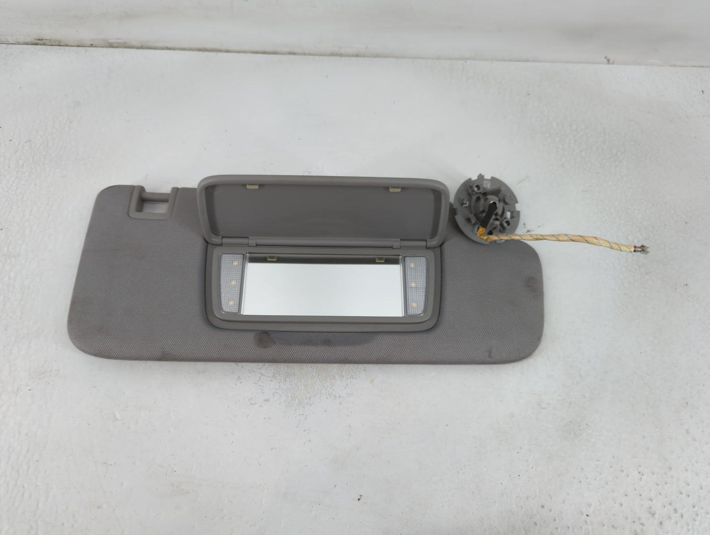 2018-2019 Chevrolet Equinox Sun Visor Shade Replacement Driver Left Mirror Fits Fits 2018 2019 OEM Used Auto Parts - Oemusedautoparts1.com