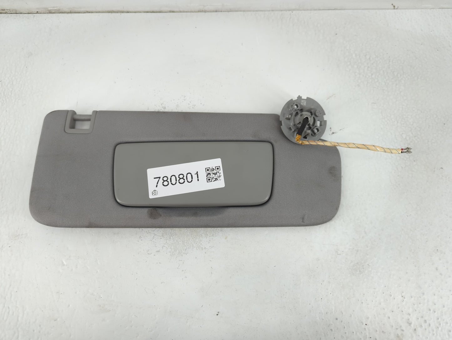 2018-2019 Chevrolet Equinox Sun Visor Shade Replacement Driver Left Mirror Fits Fits 2018 2019 OEM Used Auto Parts - Oemusedautoparts1.com