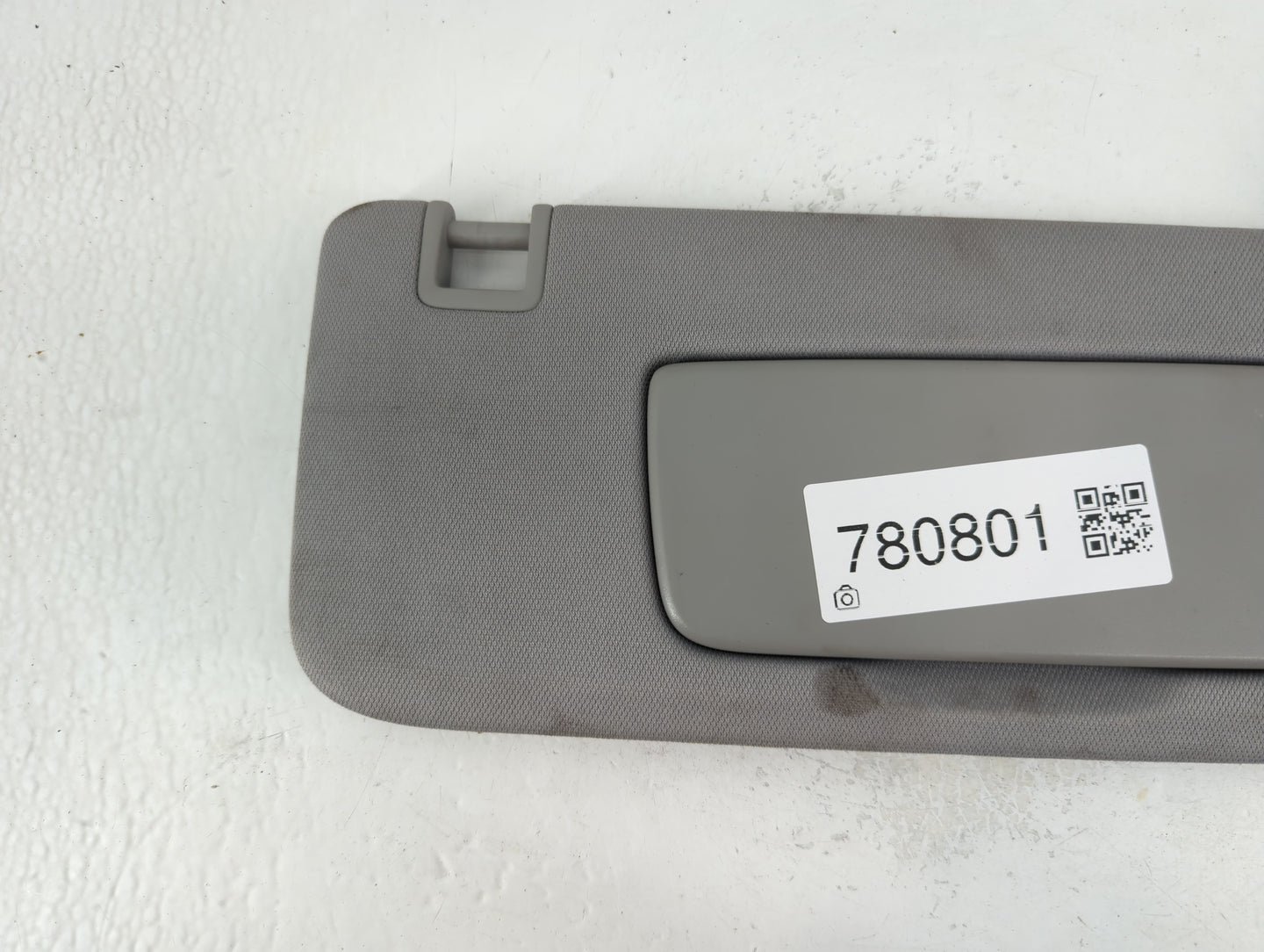 2018-2019 Chevrolet Equinox Sun Visor Shade Replacement Driver Left Mirror Fits Fits 2018 2019 OEM Used Auto Parts - Oemusedautoparts1.com