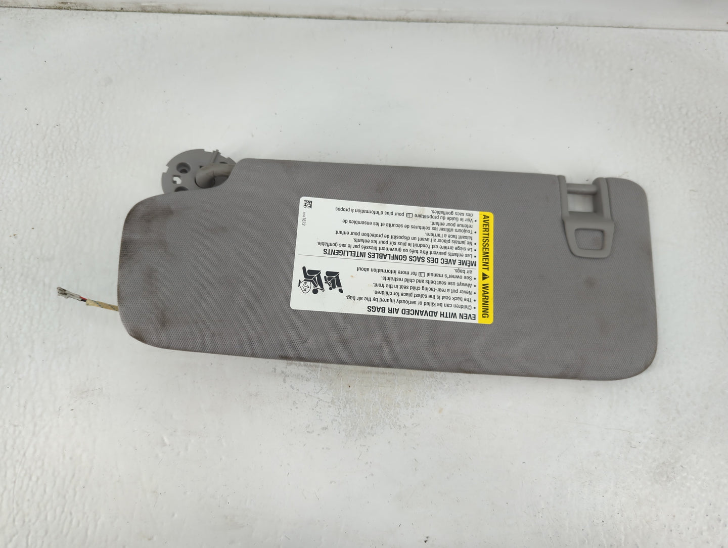 2018-2019 Chevrolet Equinox Sun Visor Shade Replacement Driver Left Mirror Fits Fits 2018 2019 OEM Used Auto Parts - Oemusedautoparts1.com