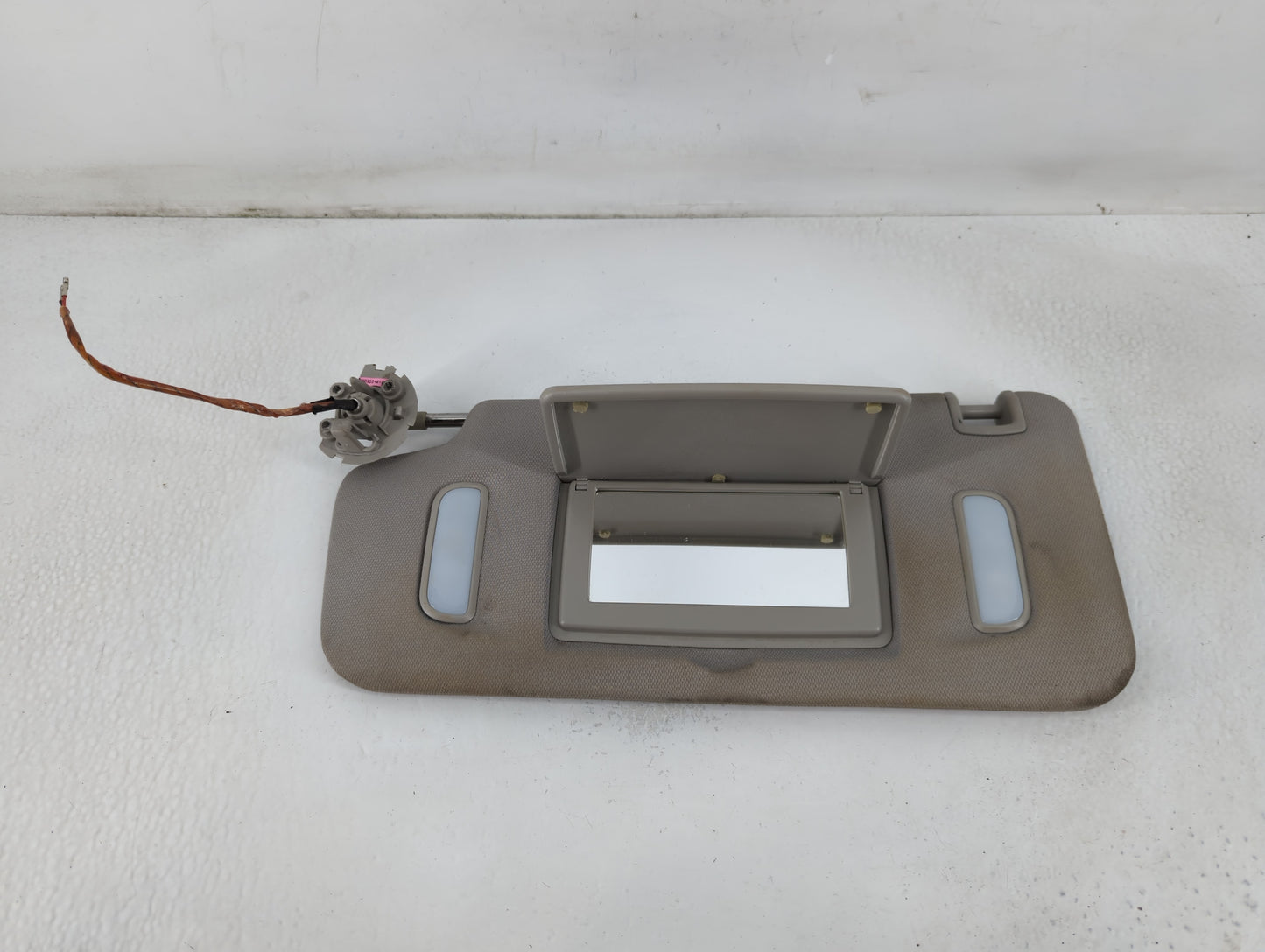 2010-2017 Chevrolet Equinox Sun Visor Shade Replacement Passenger Right Mirror Fits Fits 2010 2011 2012 2013 2014 2015 2016 2017 OEM Used Auto Parts - Oemusedautoparts1.com