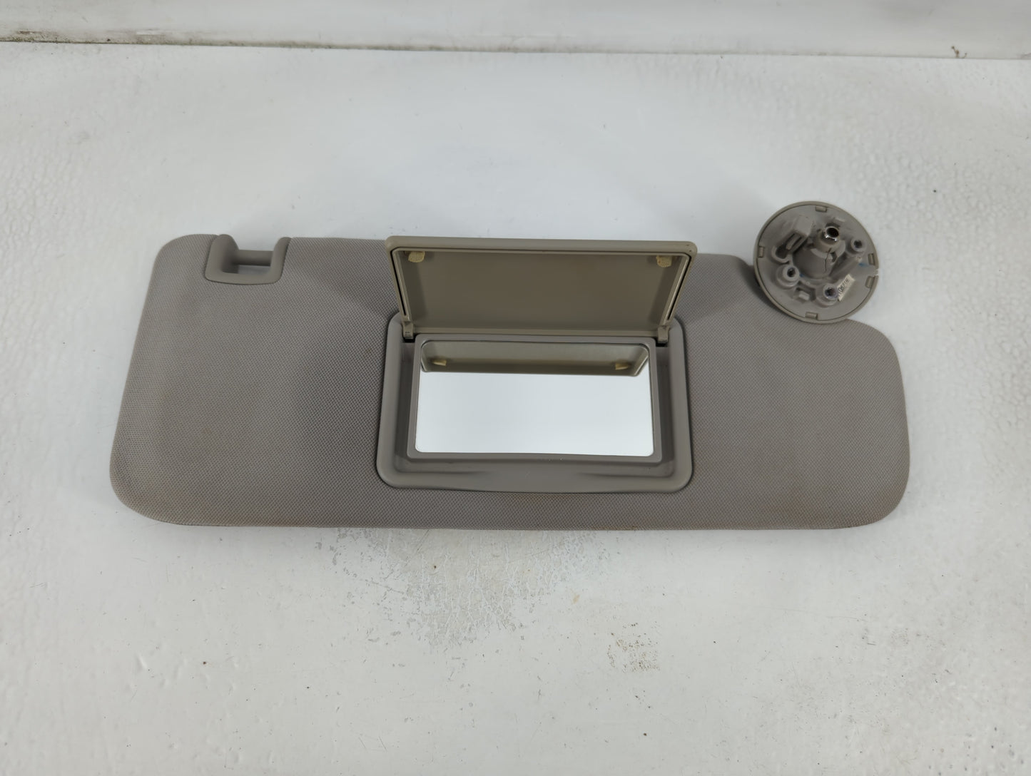 2004-2012 Chevrolet Malibu Sun Visor Shade Replacement Passenger Right Mirror Fits Fits 2004 2005 2008 2009 2010 2011 2012 OEM Used Auto Parts - Oemusedautoparts1.com