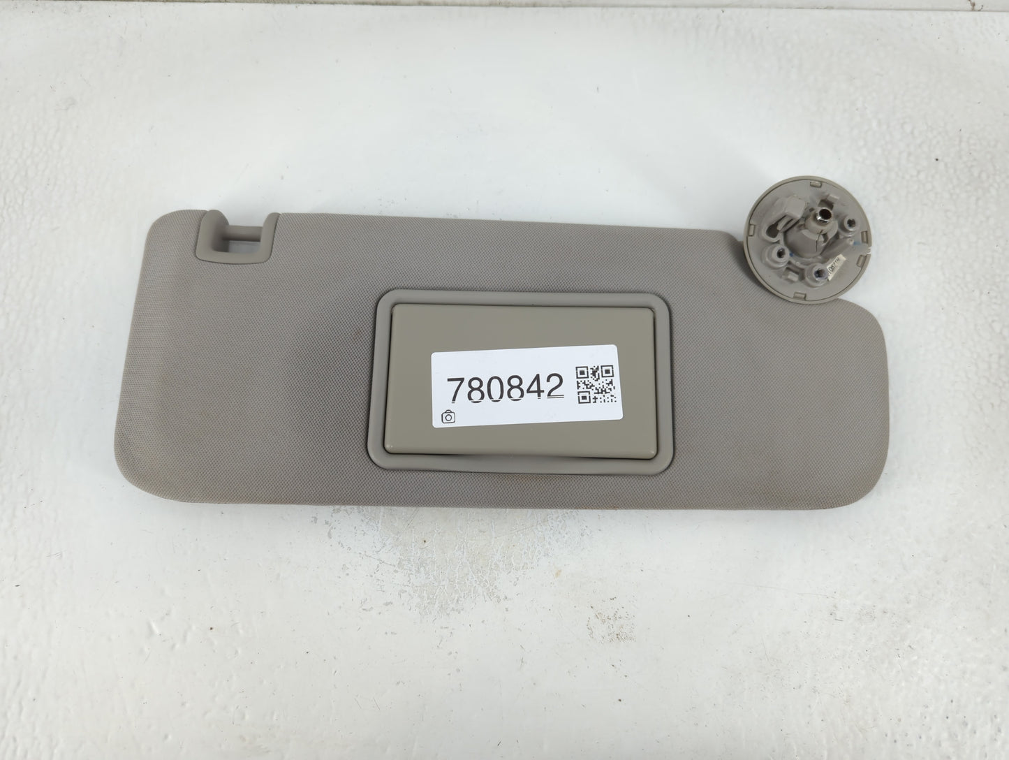 2004-2012 Chevrolet Malibu Sun Visor Shade Replacement Passenger Right Mirror Fits Fits 2004 2005 2008 2009 2010 2011 2012 OEM Used Auto Parts - Oemusedautoparts1.com