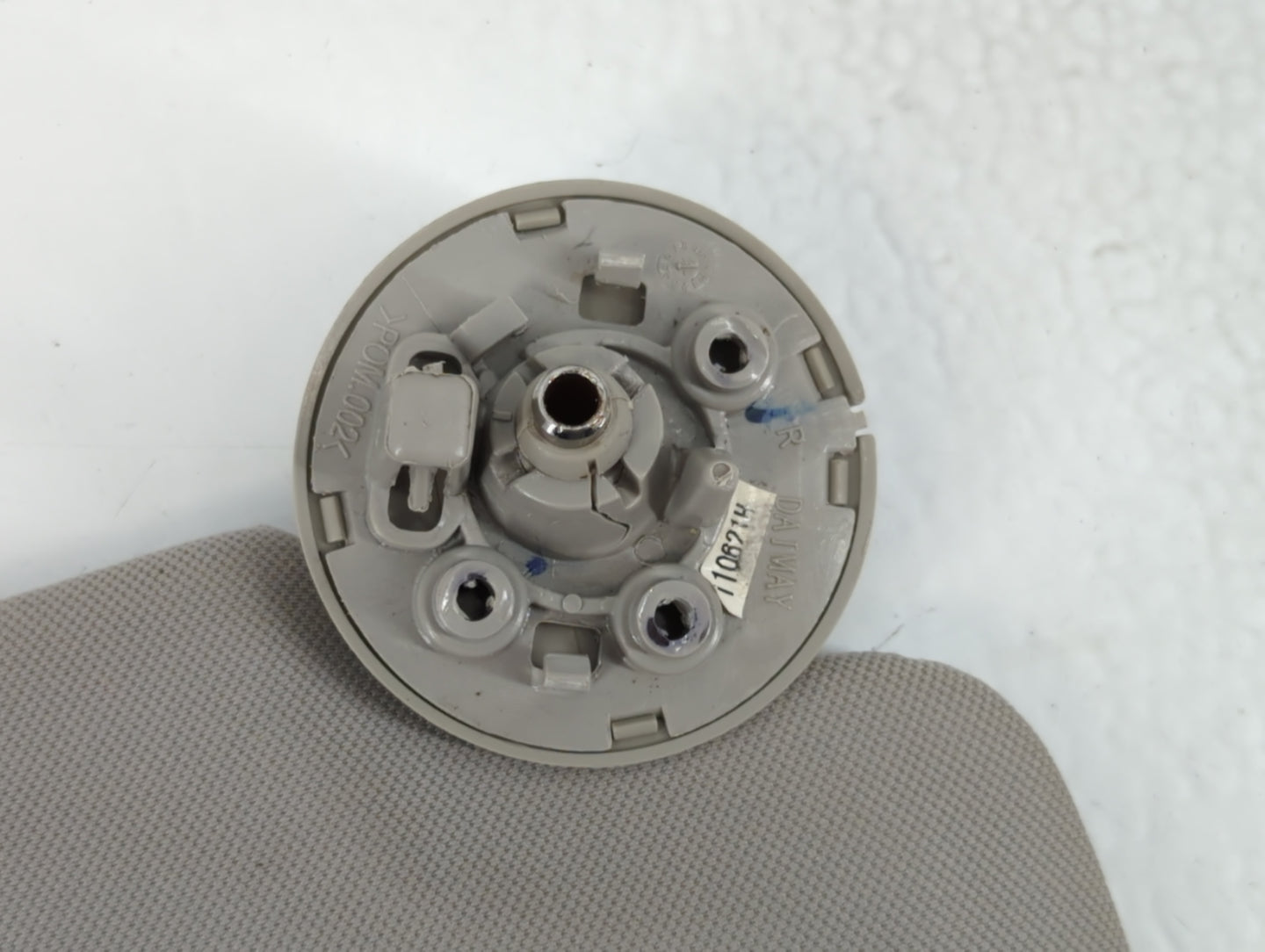 2004-2012 Chevrolet Malibu Sun Visor Shade Replacement Passenger Right Mirror Fits Fits 2004 2005 2008 2009 2010 2011 2012 OEM Used Auto Parts - Oemusedautoparts1.com