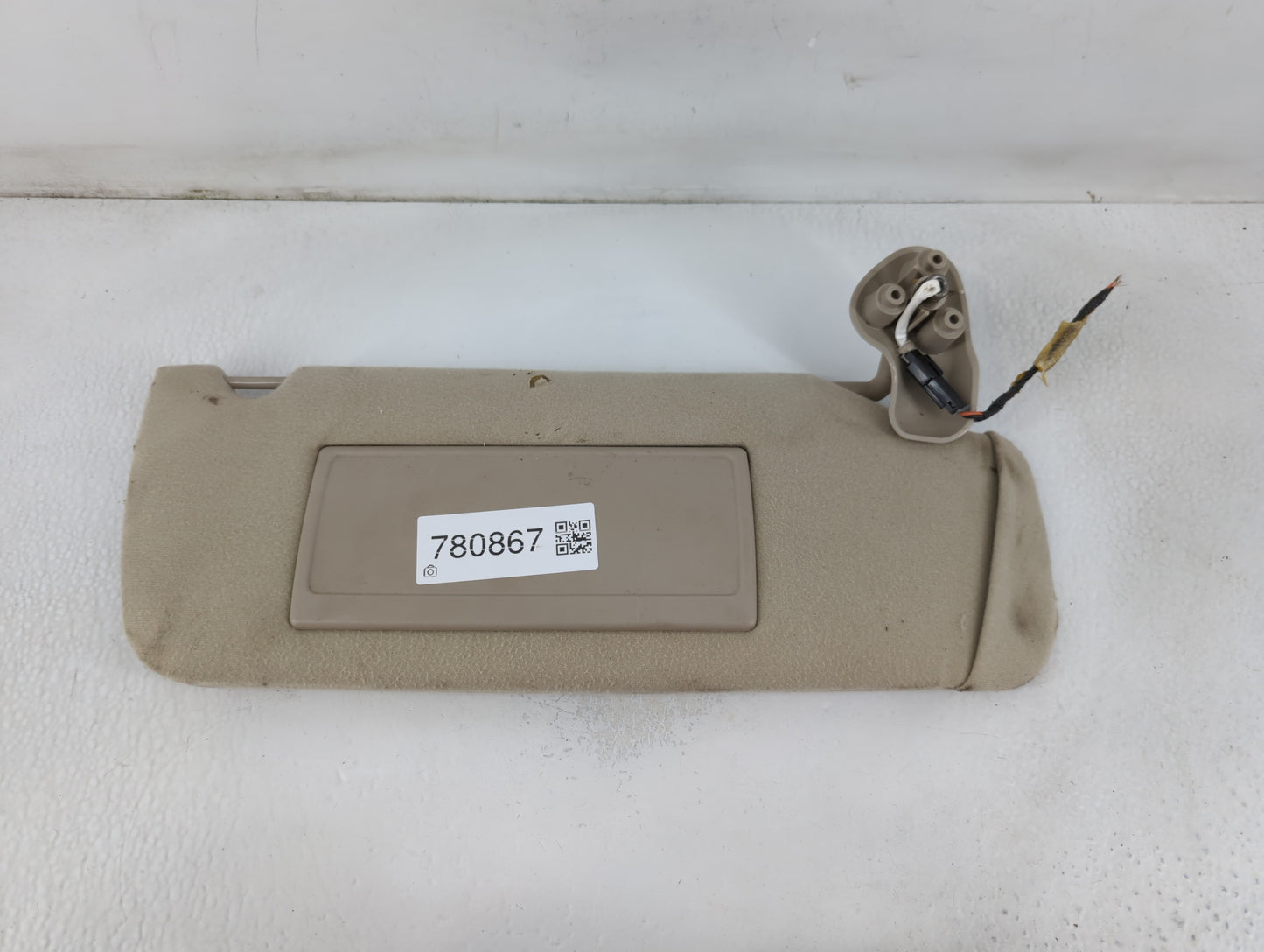 2004-2005 Chevrolet Avalanche 1500 Sun Visor Shade Replacement Driver Left Mirror Fits Fits 2004 2005 OEM Used Auto Parts - Oemusedautoparts1.com