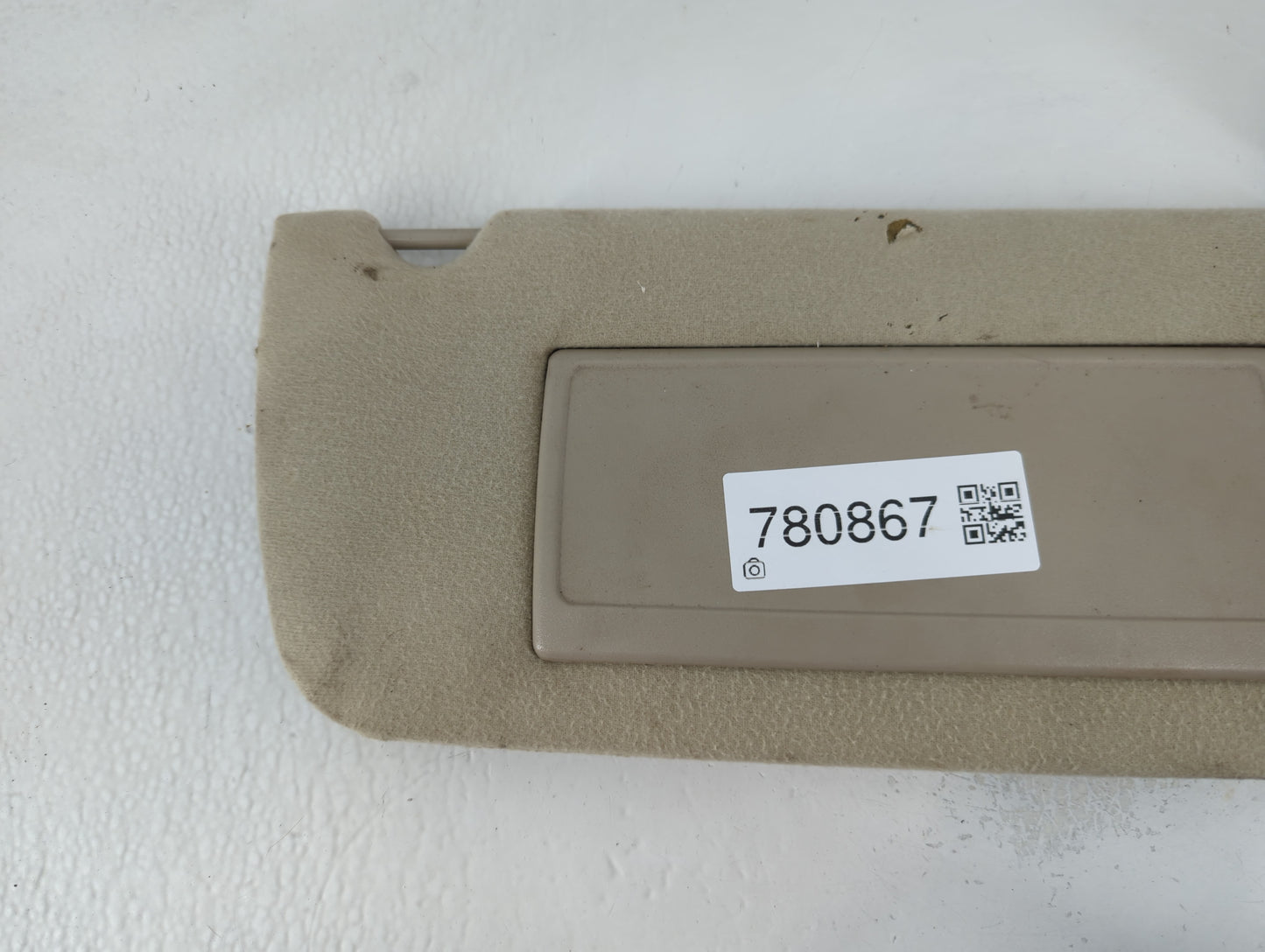 2004-2005 Chevrolet Avalanche 1500 Sun Visor Shade Replacement Driver Left Mirror Fits Fits 2004 2005 OEM Used Auto Parts - Oemusedautoparts1.com