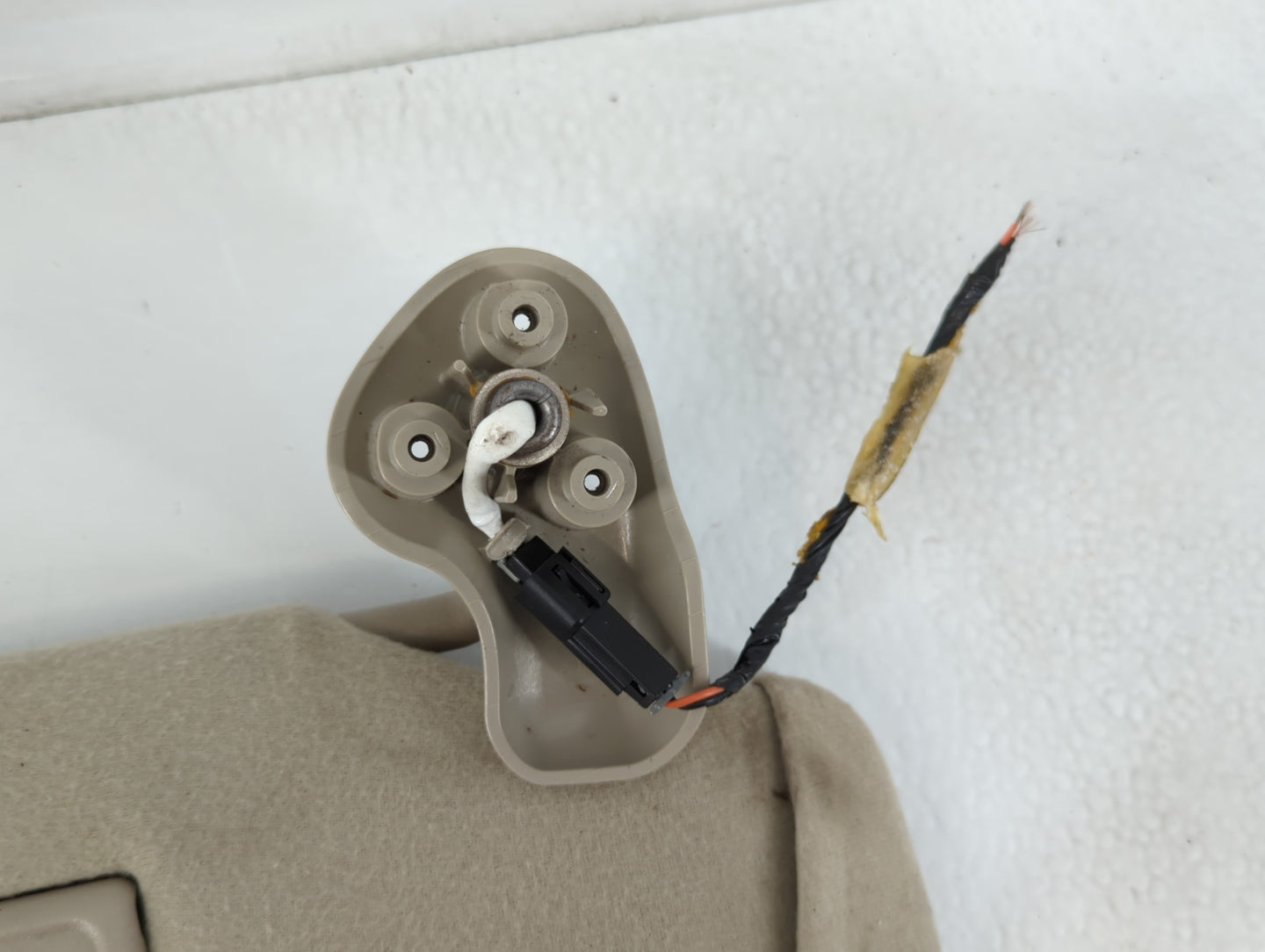 2004-2005 Chevrolet Avalanche 1500 Sun Visor Shade Replacement Driver Left Mirror Fits Fits 2004 2005 OEM Used Auto Parts - Oemusedautoparts1.com