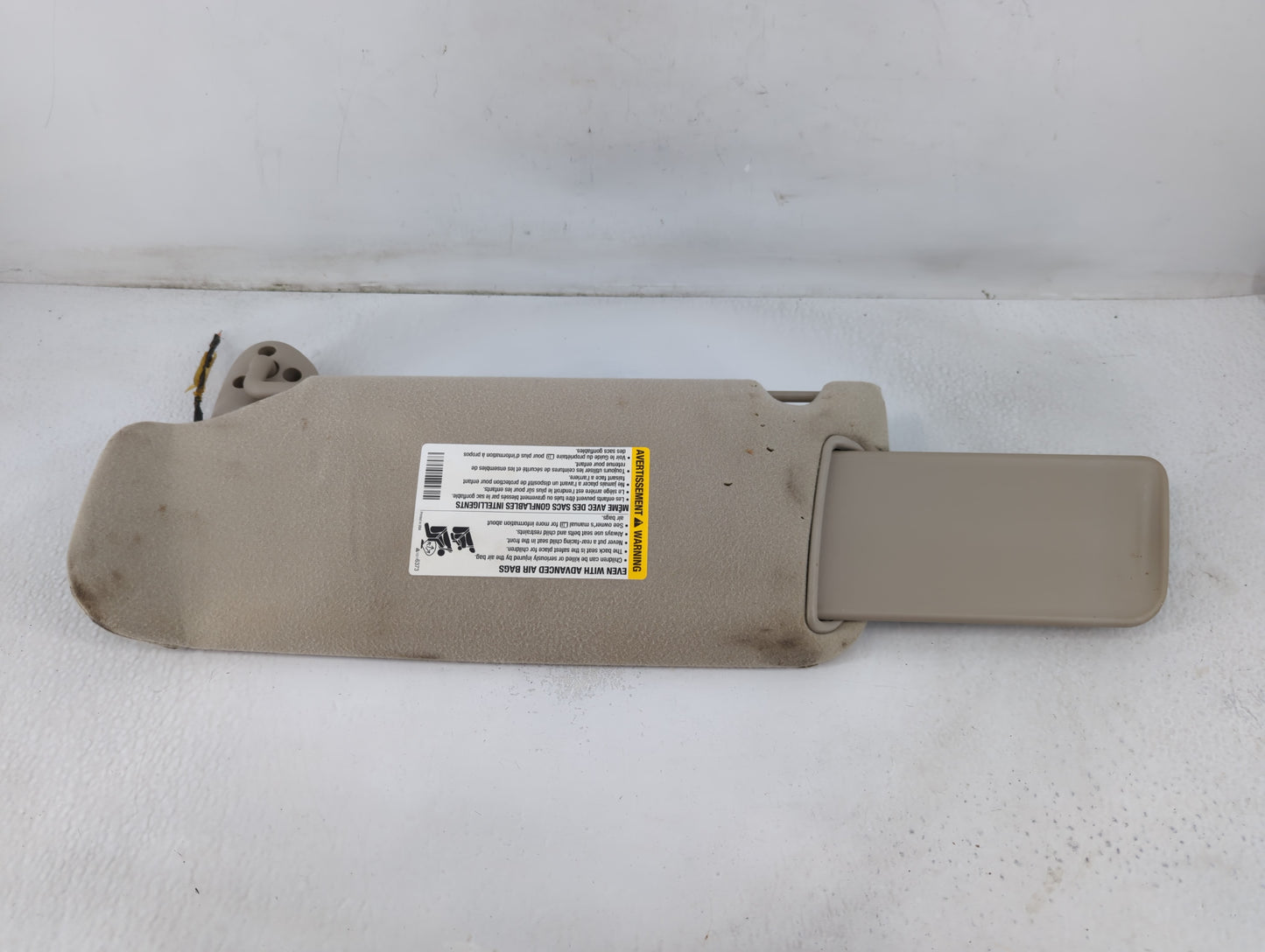 2004-2005 Chevrolet Avalanche 1500 Sun Visor Shade Replacement Driver Left Mirror Fits Fits 2004 2005 OEM Used Auto Parts - Oemusedautoparts1.com