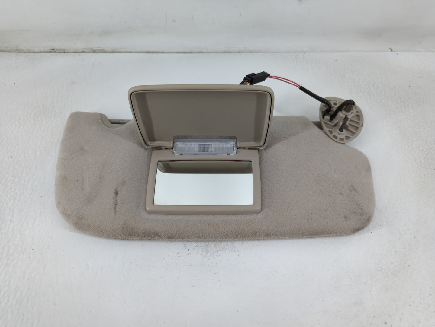 2005-2007 Chevrolet Trailblazer Sun Visor Shade Replacement Passenger Right Mirror Fits Fits 2005 2006 2007 OEM Used Auto Parts - Oemusedautoparts1.com