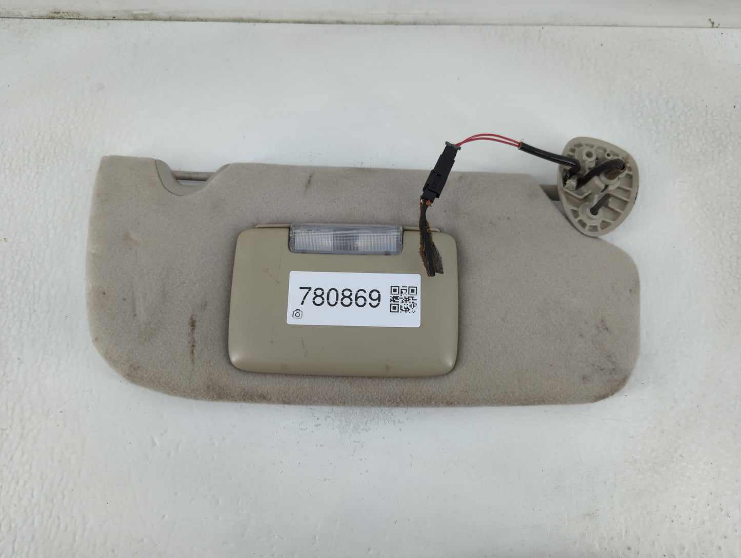 2005-2007 Chevrolet Trailblazer Sun Visor Shade Replacement Passenger Right Mirror Fits Fits 2005 2006 2007 OEM Used Auto Parts - Oemusedautoparts1.com