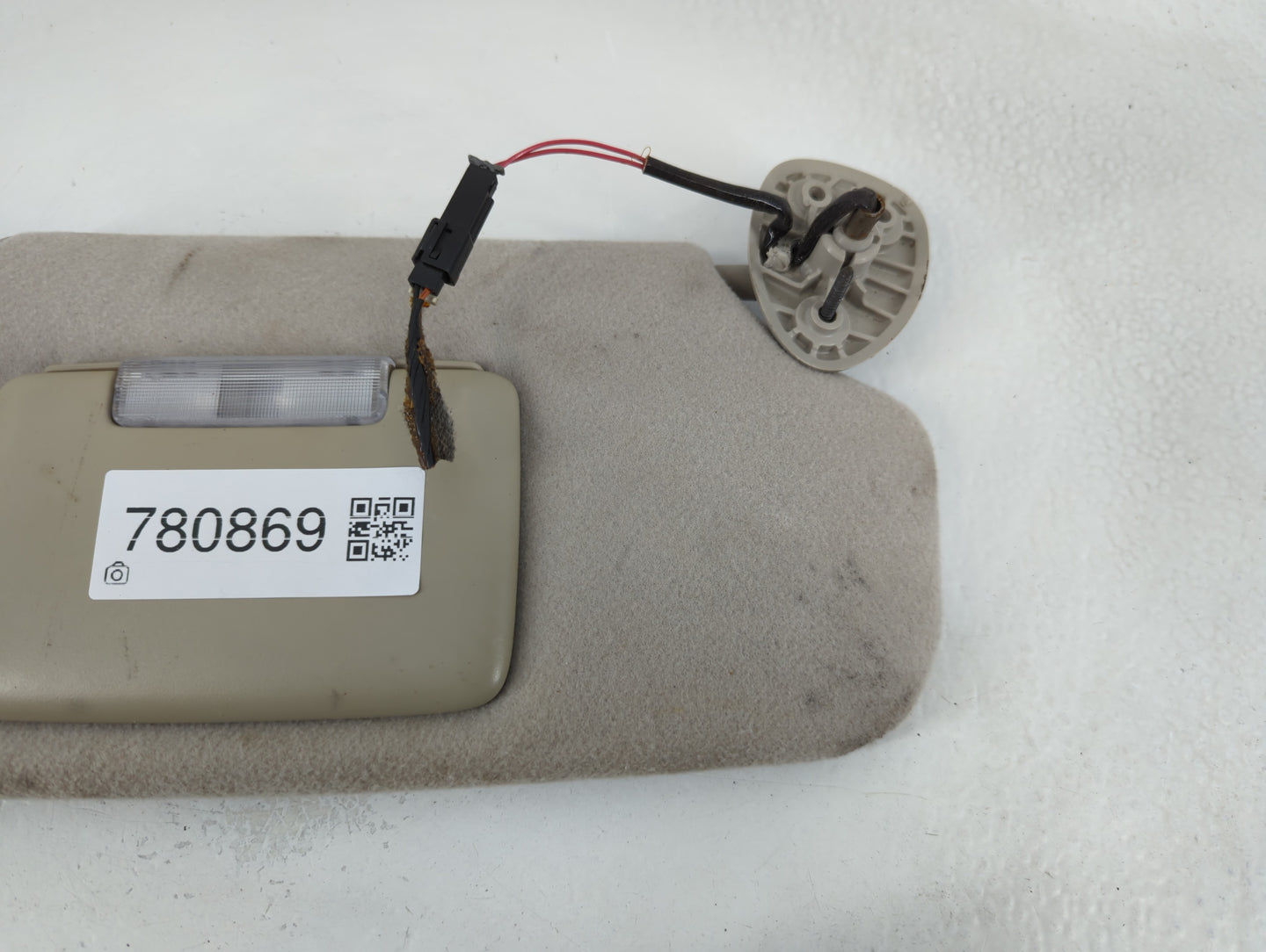 2005-2007 Chevrolet Trailblazer Sun Visor Shade Replacement Passenger Right Mirror Fits Fits 2005 2006 2007 OEM Used Auto Parts - Oemusedautoparts1.com