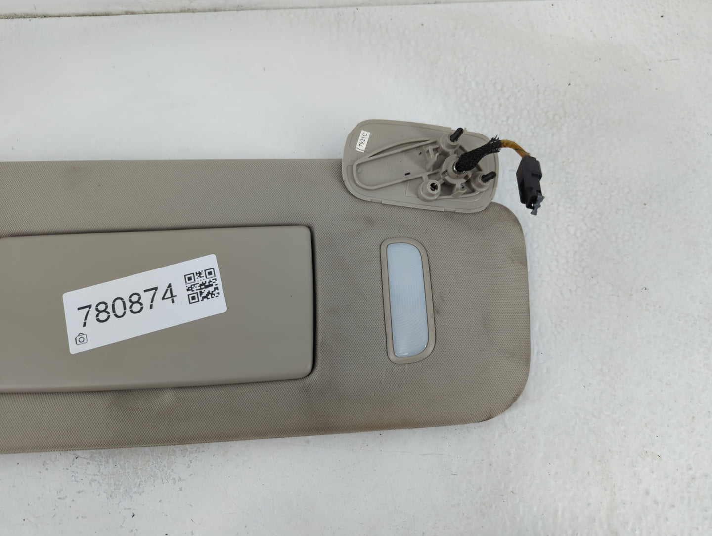 2007-2014 Chevrolet Suburban 1500 Sun Visor Shade Replacement Passenger Right Mirror Fits OEM Used Auto Parts - Oemusedautoparts1.com