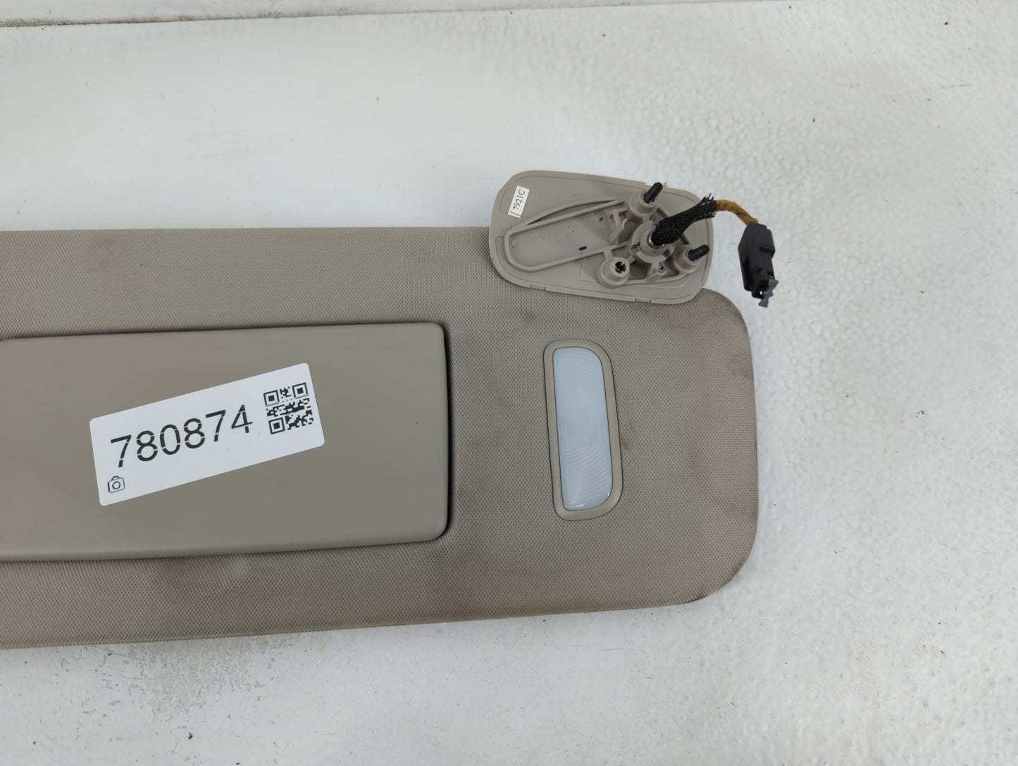 2007-2014 Chevrolet Suburban 1500 Sun Visor Shade Replacement Passenger Right Mirror Fits OEM Used Auto Parts - Oemusedautoparts1.com