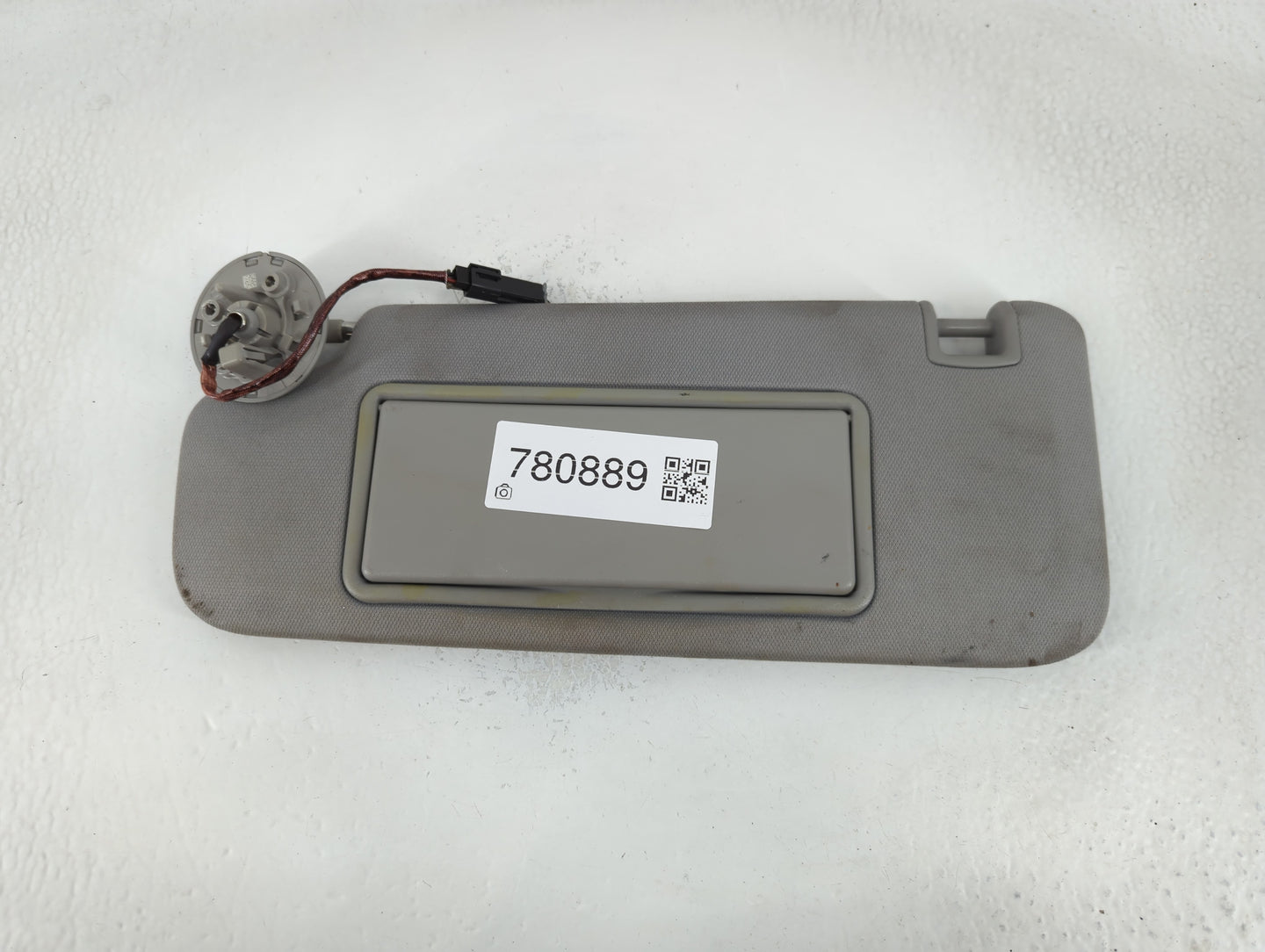 2016-2021 Chevrolet Malibu Sun Visor Shade Replacement Driver Left Mirror Fits Fits 2016 2017 2018 2019 2020 2021 OEM Used Auto Parts - Oemusedautoparts1.com