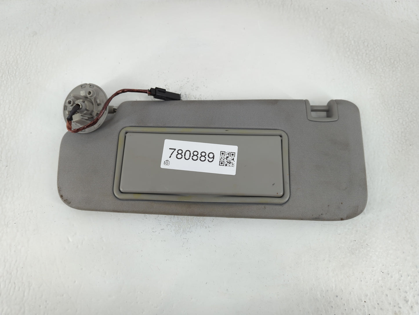 2016-2021 Chevrolet Malibu Sun Visor Shade Replacement Driver Left Mirror Fits Fits 2016 2017 2018 2019 2020 2021 OEM Used Auto Parts - Oemusedautoparts1.com