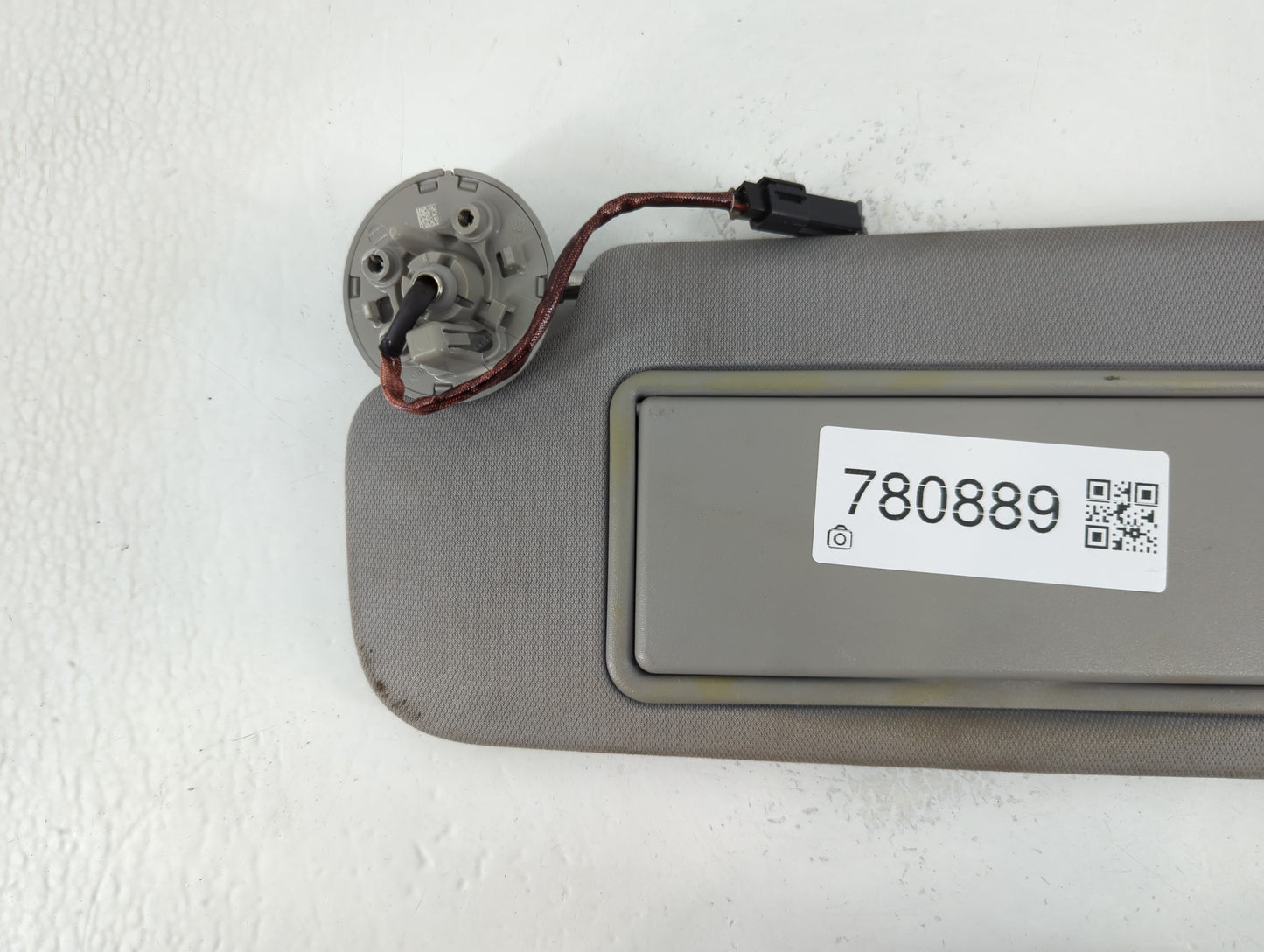 2016-2021 Chevrolet Malibu Sun Visor Shade Replacement Driver Left Mirror Fits Fits 2016 2017 2018 2019 2020 2021 OEM Used Auto Parts - Oemusedautoparts1.com