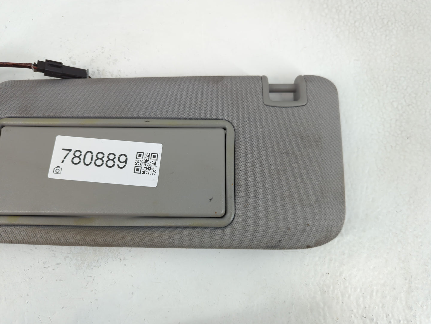 2016-2021 Chevrolet Malibu Sun Visor Shade Replacement Driver Left Mirror Fits Fits 2016 2017 2018 2019 2020 2021 OEM Used Auto Parts - Oemusedautoparts1.com