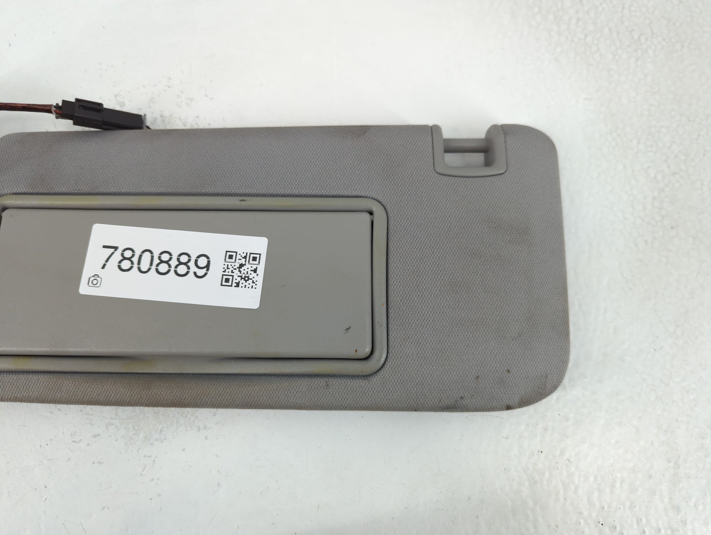 2016-2021 Chevrolet Malibu Sun Visor Shade Replacement Driver Left Mirror Fits Fits 2016 2017 2018 2019 2020 2021 OEM Used Auto Parts - Oemusedautoparts1.com