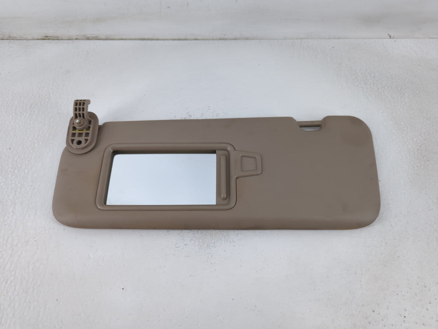 2017-2020 Hyundai Elantra Sun Visor Shade Replacement Driver Left Mirror Fits Fits 2017 2018 2019 2020 OEM Used Auto Parts - Oemusedautoparts1.com