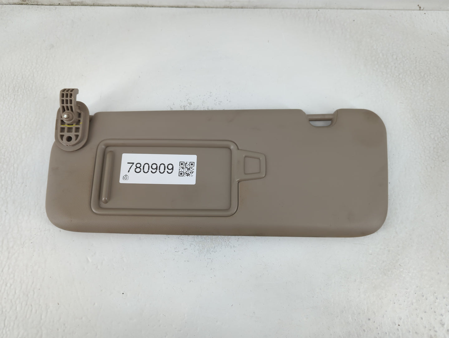 2017-2020 Hyundai Elantra Sun Visor Shade Replacement Driver Left Mirror Fits Fits 2017 2018 2019 2020 OEM Used Auto Parts - Oemusedautoparts1.com