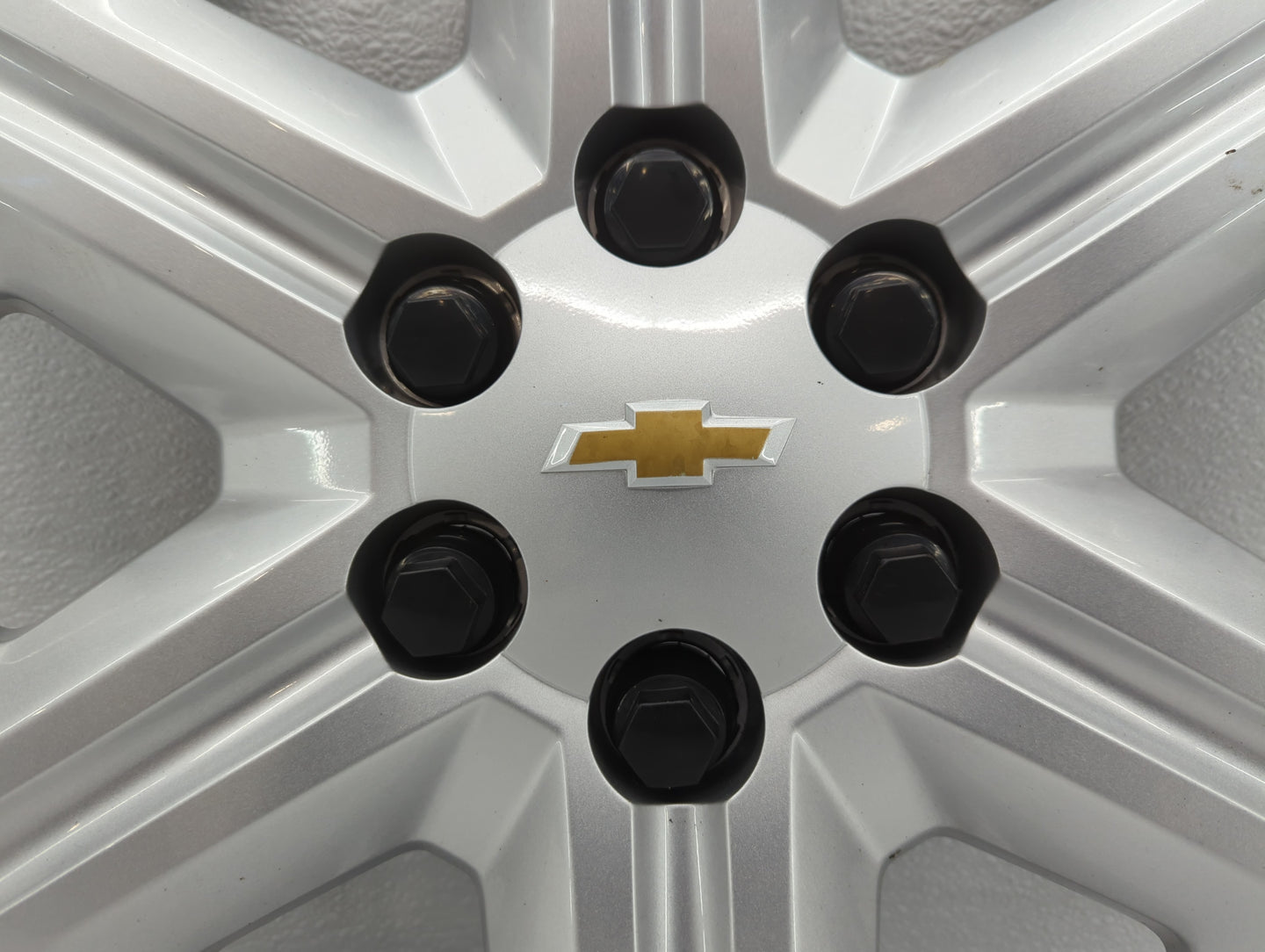 2017-2017 Chevrolet Traverse Driver Front Wheel Hub Oem - Oemusedautoparts1.com