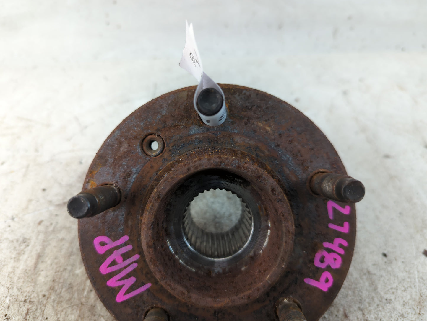 2006-2011 Buick Lucerne Driver Front Wheel Hub Oem - Oemusedautoparts1.com