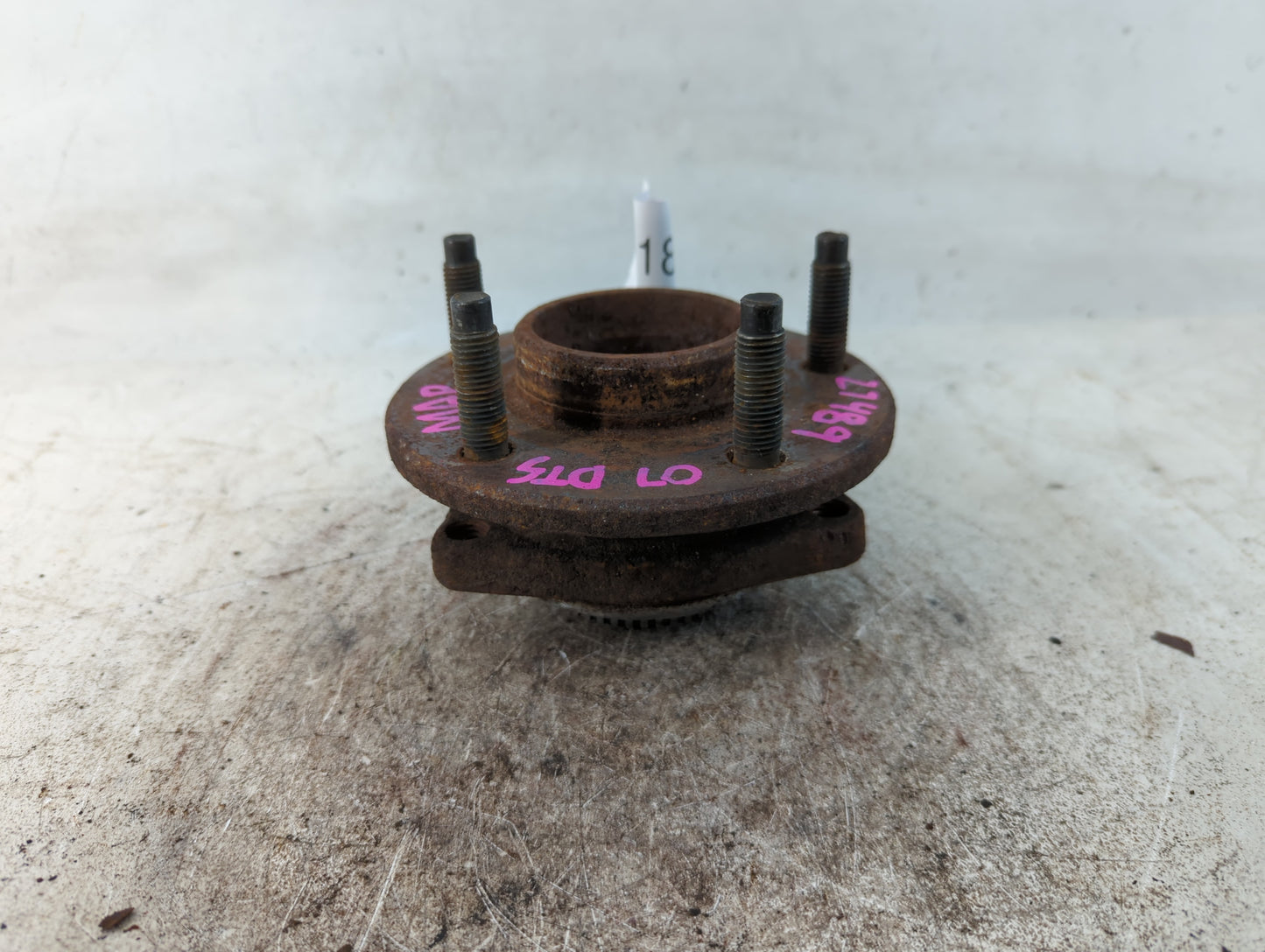 2006-2011 Buick Lucerne Driver Front Wheel Hub Oem - Oemusedautoparts1.com