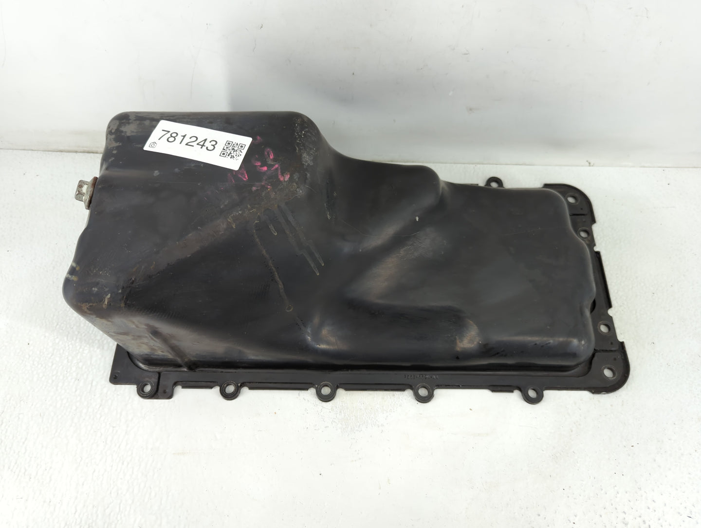 2003-2005 Lincoln Aviator Engine Oil Pan P/N:2E6675GB Fits Fits 2002 2003 2004 2005 OEM Used Auto Parts - Oemusedautoparts1.com