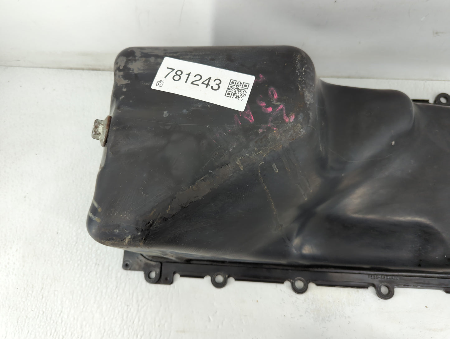 2003-2005 Lincoln Aviator Engine Oil Pan P/N:2E6675GB Fits Fits 2002 2003 2004 2005 OEM Used Auto Parts - Oemusedautoparts1.com