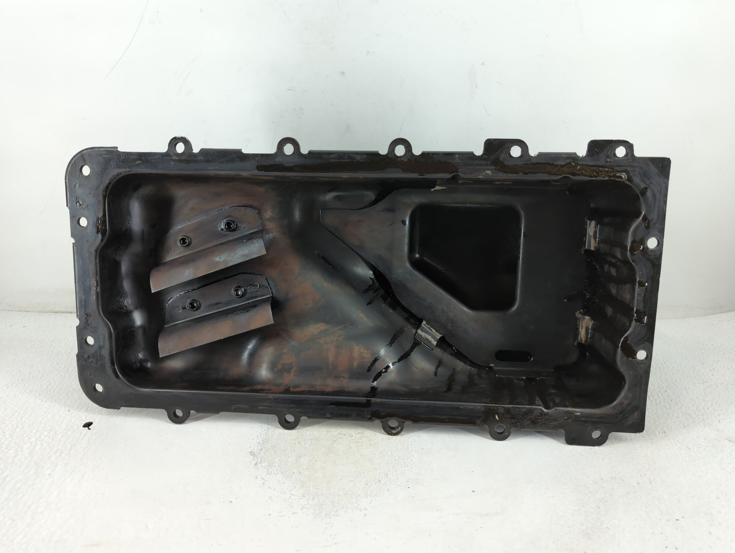 2003-2005 Lincoln Aviator Engine Oil Pan P/N:2E6675GB Fits Fits 2002 2003 2004 2005 OEM Used Auto Parts - Oemusedautoparts1.com