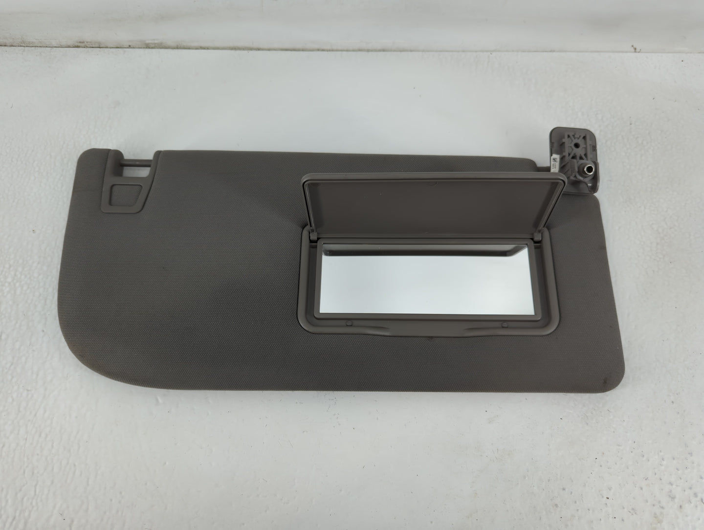 2018-2020 Ford F-150 Sun Visor Shade Replacement Passenger Right Mirror Fits Fits 2018 2019 2020 OEM Used Auto Parts - Oemusedautoparts1.com