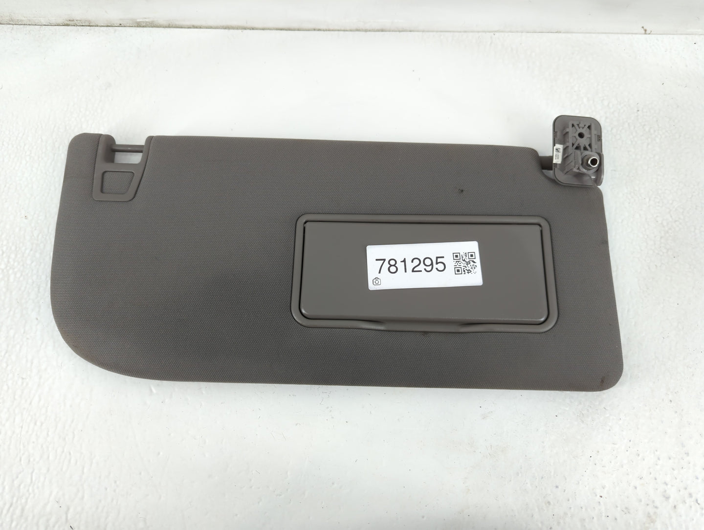 2018-2020 Ford F-150 Sun Visor Shade Replacement Passenger Right Mirror Fits Fits 2018 2019 2020 OEM Used Auto Parts - Oemusedautoparts1.com