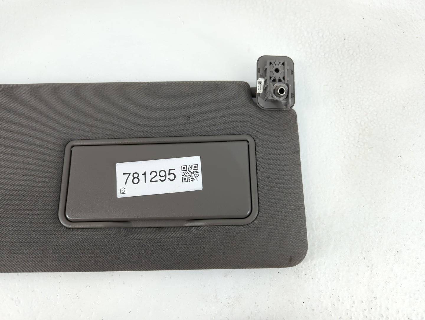 2018-2020 Ford F-150 Sun Visor Shade Replacement Passenger Right Mirror Fits Fits 2018 2019 2020 OEM Used Auto Parts - Oemusedautoparts1.com