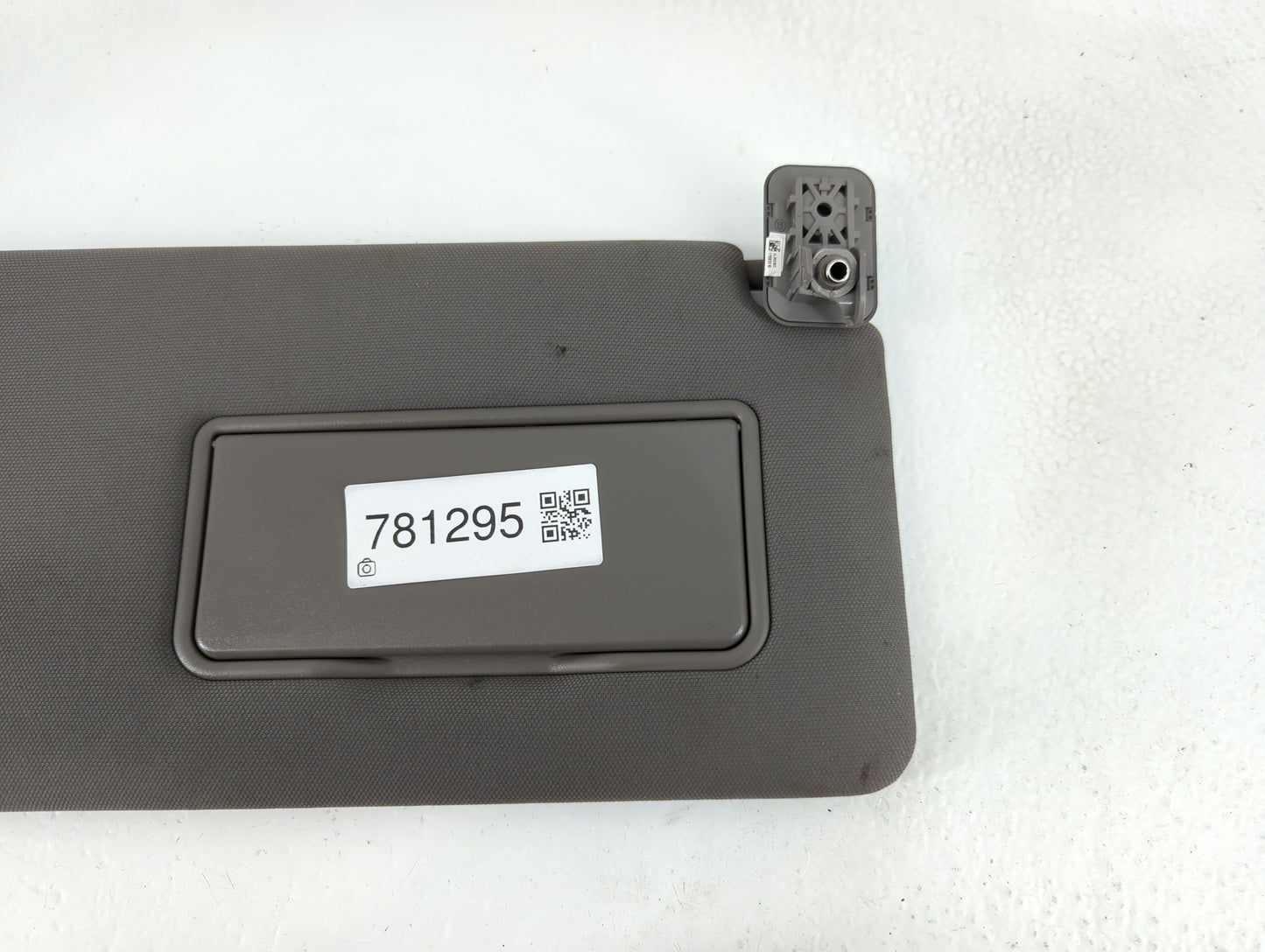 2018-2020 Ford F-150 Sun Visor Shade Replacement Passenger Right Mirror Fits Fits 2018 2019 2020 OEM Used Auto Parts - Oemusedautoparts1.com