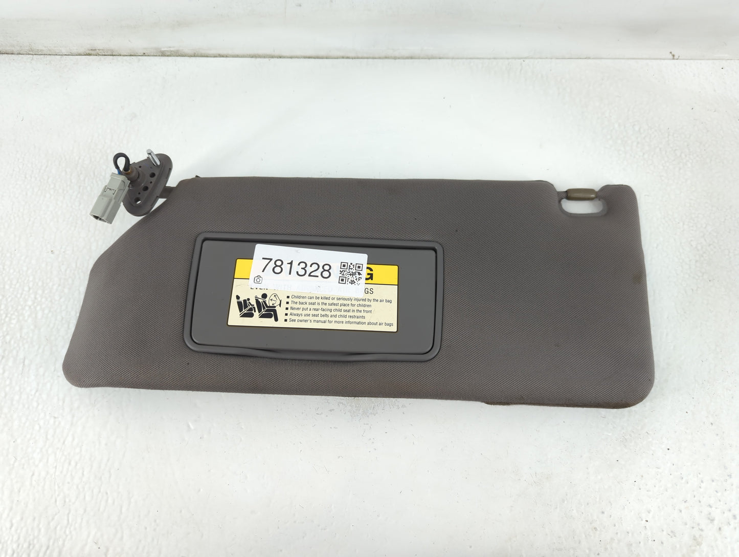 2006-2010 Honda Odyssey Sun Visor Shade Replacement Driver Left Mirror Fits Fits 2006 2007 2008 2009 2010 OEM Used Auto Parts - Oemusedautoparts1.com