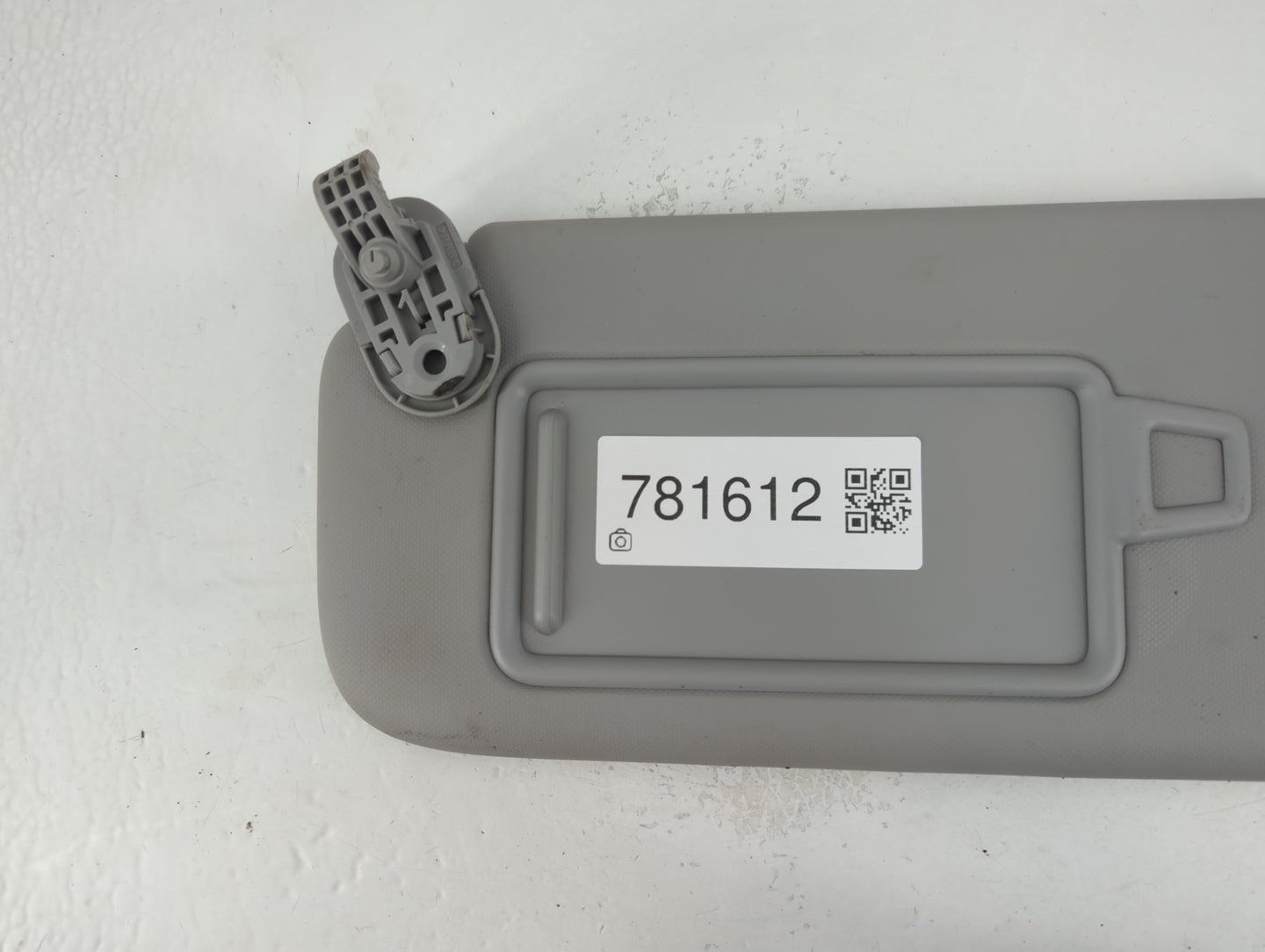 2021-2022 Hyundai Elantra Sun Visor Shade Replacement Driver Left Mirror Fits Fits 2021 2022 OEM Used Auto Parts - Oemusedautoparts1.com