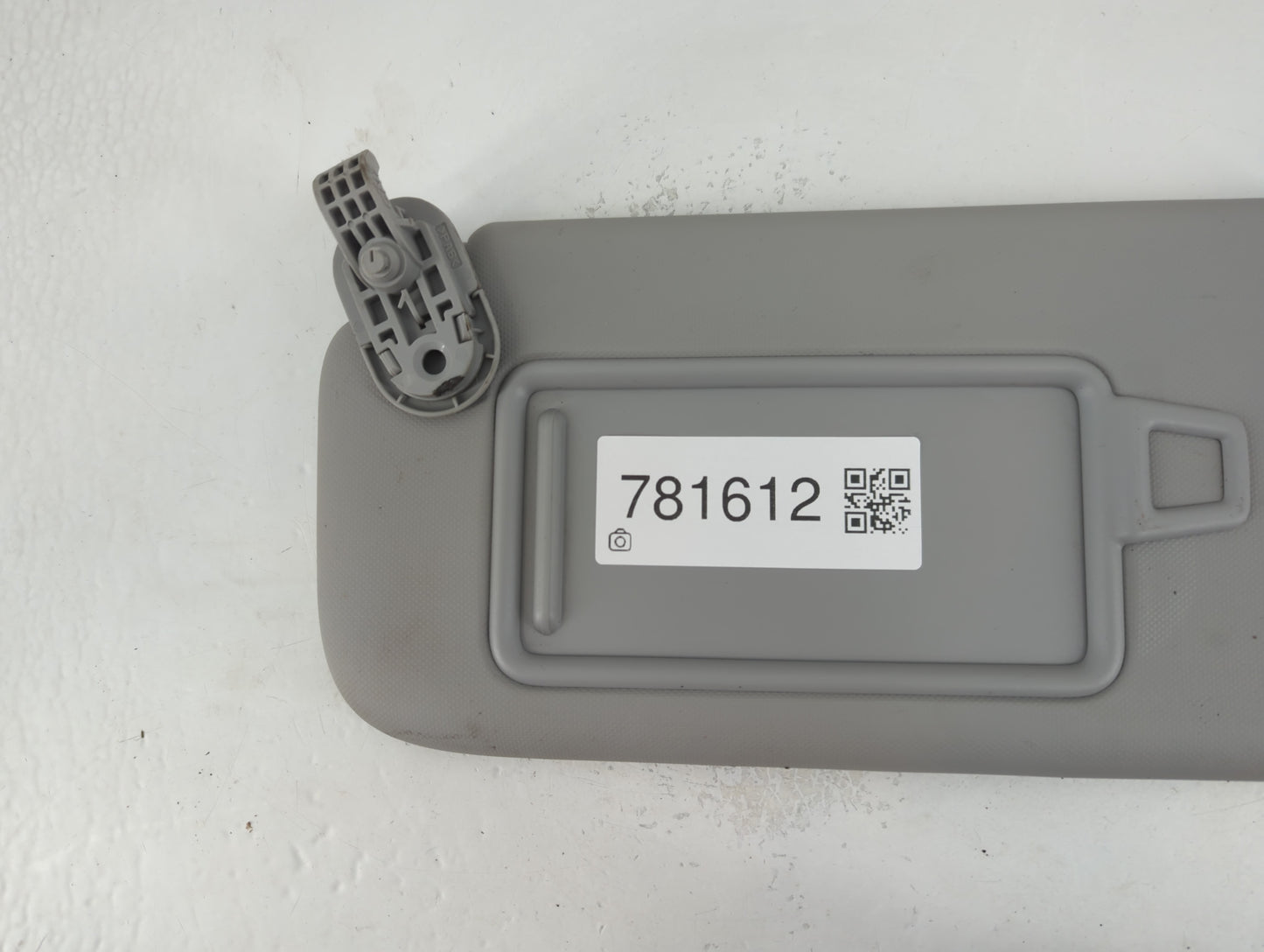 2021-2022 Hyundai Elantra Sun Visor Shade Replacement Driver Left Mirror Fits Fits 2021 2022 OEM Used Auto Parts - Oemusedautoparts1.com