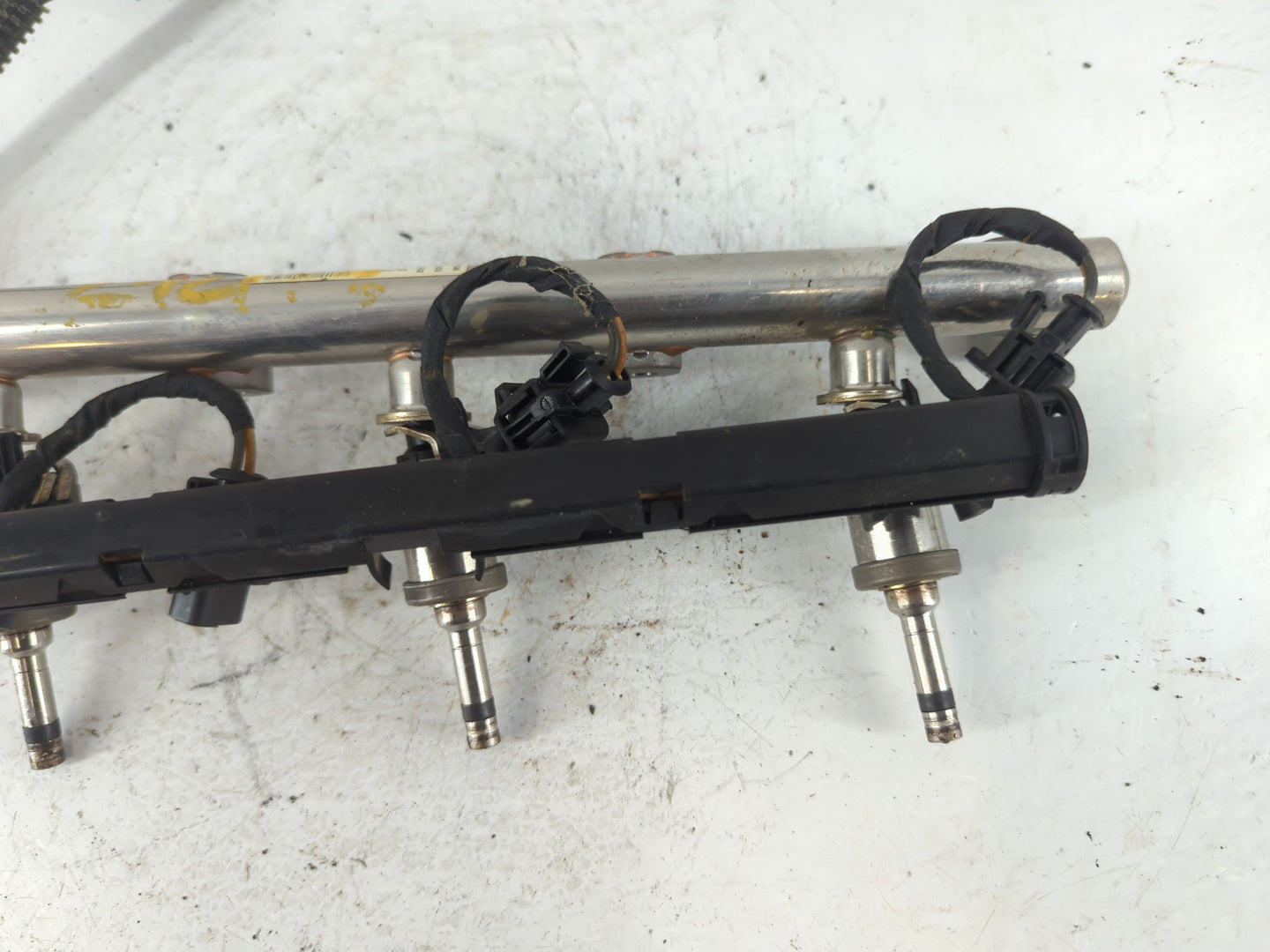2011 Buick Lacrosse Fuel Injectors P/N:12638531 Fits OEM Used Auto Parts - Oemusedautoparts1.com