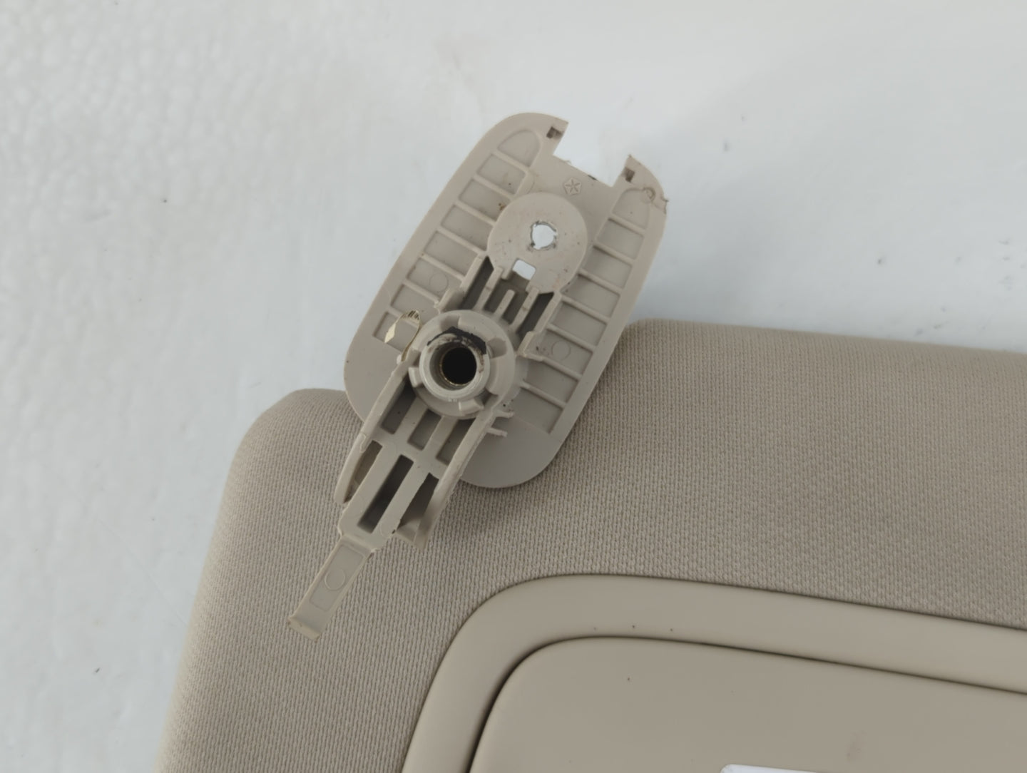 2016-2017 Chrysler 200 Sun Visor Shade Replacement Passenger Right Mirror Fits Fits 2016 2017 OEM Used Auto Parts - Oemusedautoparts1.com