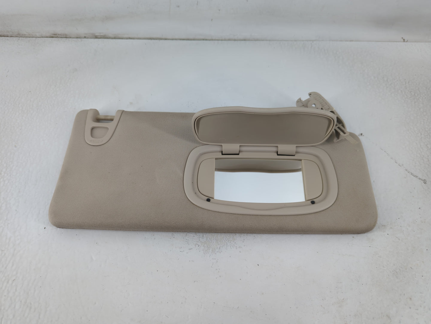 2016-2017 Chrysler 200 Sun Visor Shade Replacement Driver Left Mirror Fits Fits 2016 2017 OEM Used Auto Parts - Oemusedautoparts1.com