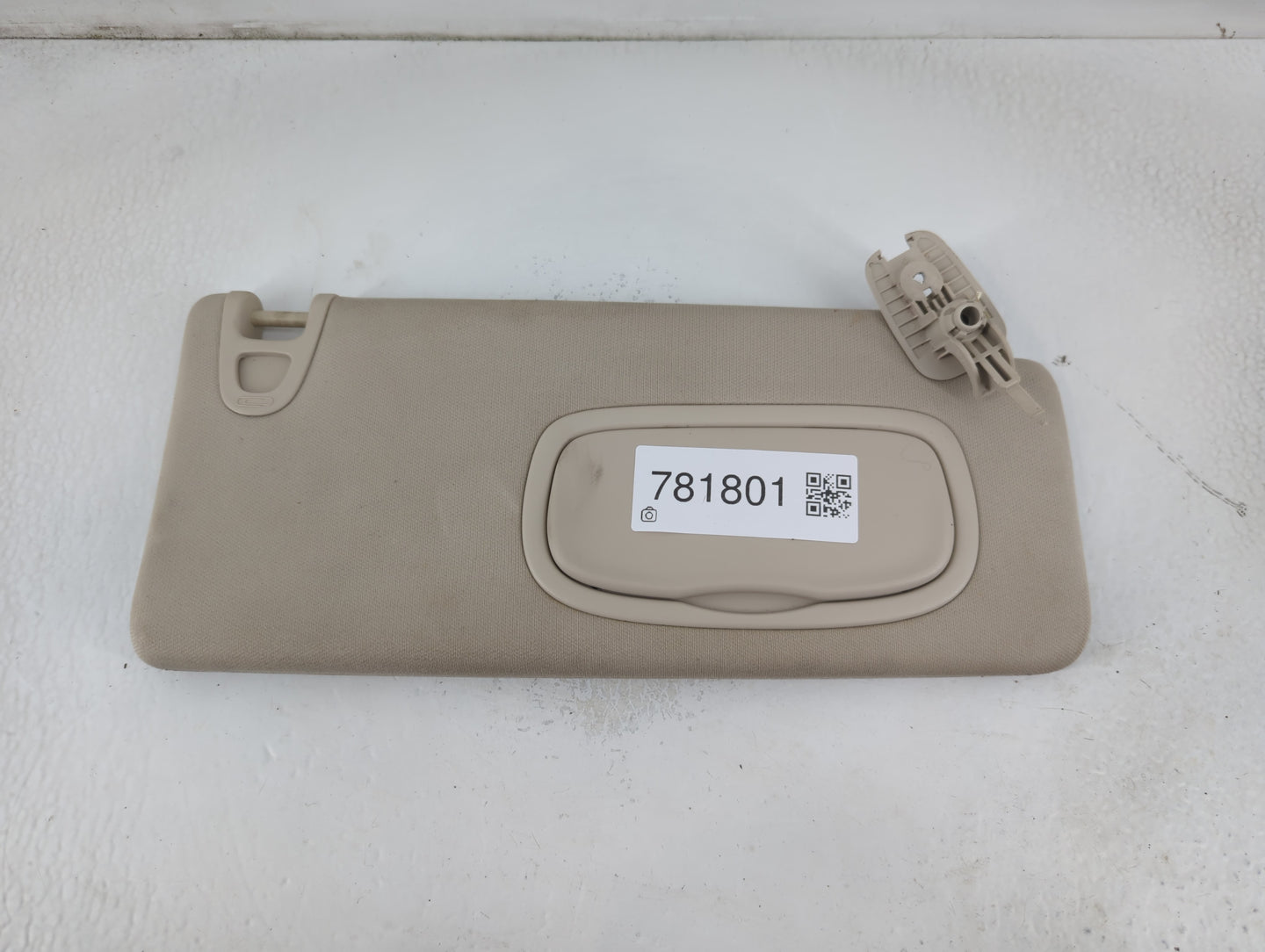 2016-2017 Chrysler 200 Sun Visor Shade Replacement Driver Left Mirror Fits Fits 2016 2017 OEM Used Auto Parts - Oemusedautoparts1.com