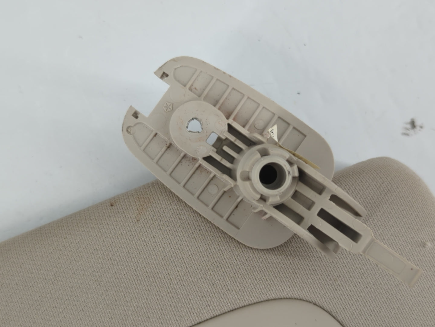 2016-2017 Chrysler 200 Sun Visor Shade Replacement Driver Left Mirror Fits Fits 2016 2017 OEM Used Auto Parts - Oemusedautoparts1.com