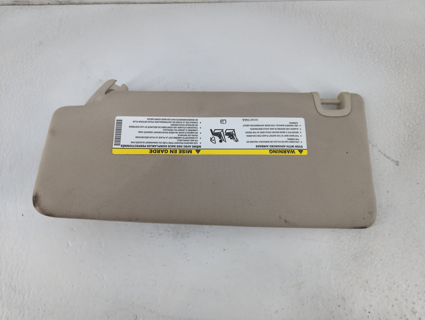 2016-2017 Chrysler 200 Sun Visor Shade Replacement Driver Left Mirror Fits Fits 2016 2017 OEM Used Auto Parts - Oemusedautoparts1.com