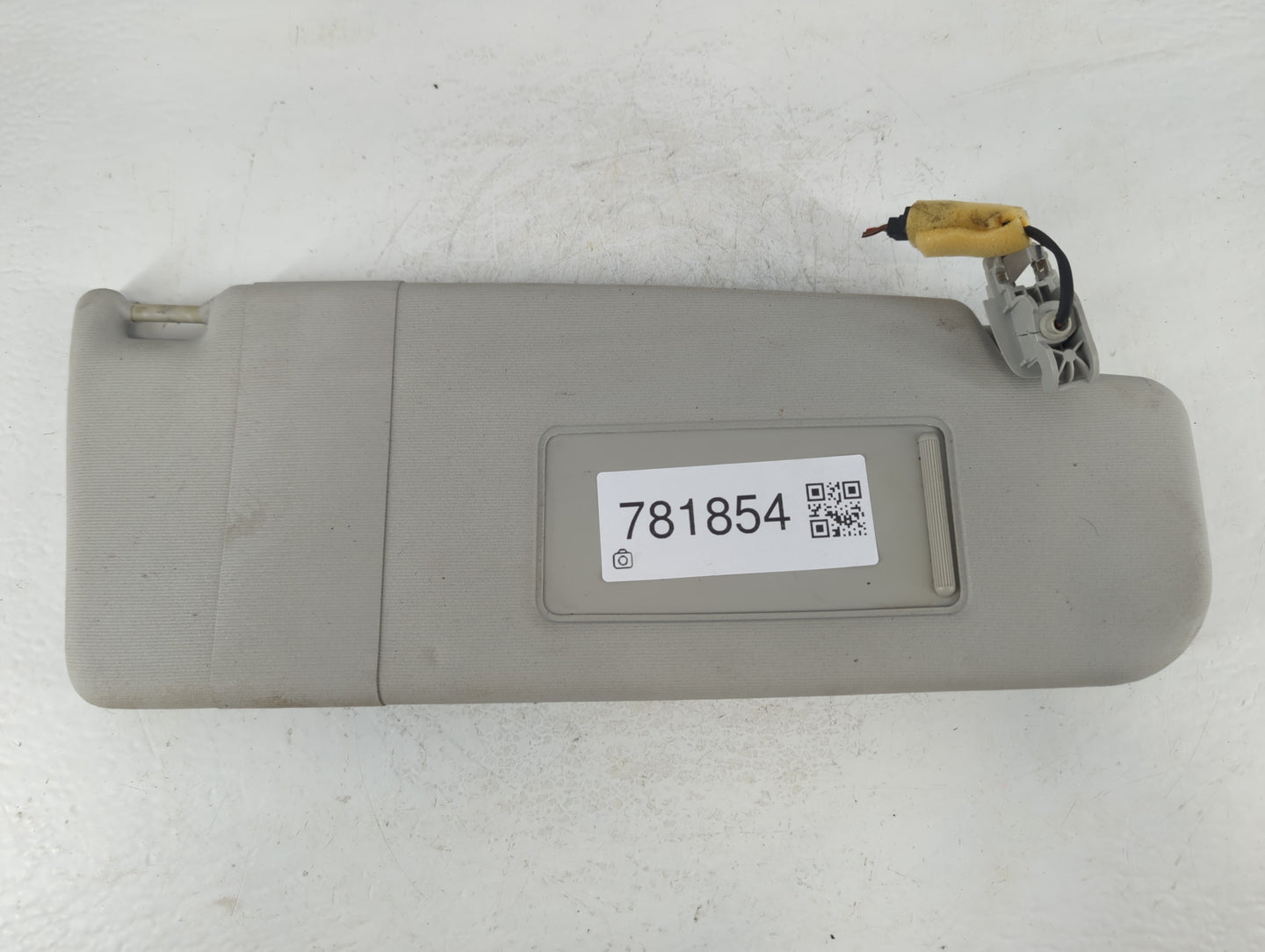2011-2018 Volkswagen Jetta Sun Visor Shade Replacement Passenger Right Mirror Fits Fits 2011 2012 2013 2014 2015 2016 2017 2018 OEM Used Auto Parts - Oemusedautoparts1.com