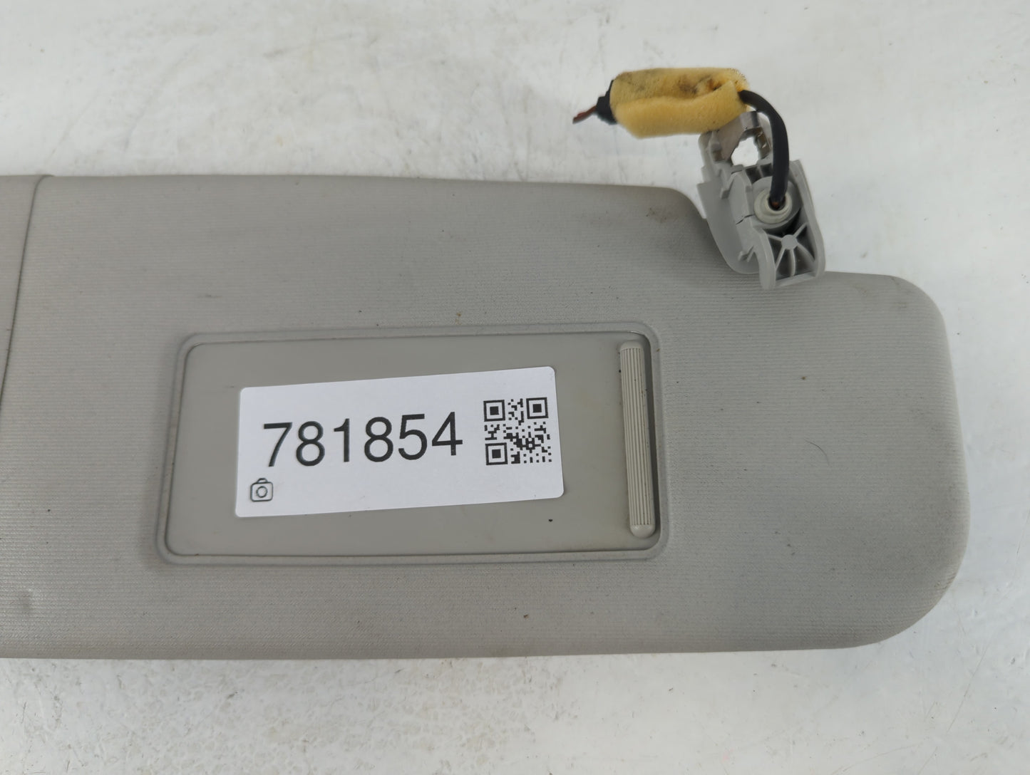 2011-2018 Volkswagen Jetta Sun Visor Shade Replacement Passenger Right Mirror Fits Fits 2011 2012 2013 2014 2015 2016 2017 2018 OEM Used Auto Parts - Oemusedautoparts1.com