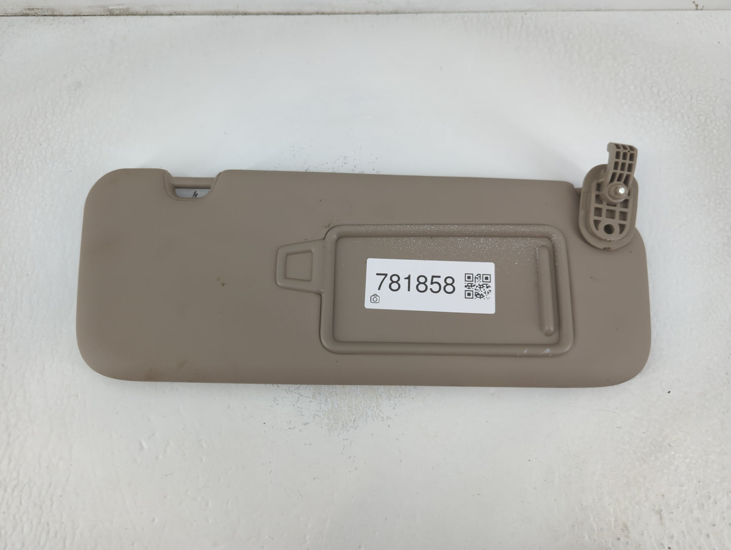 2017-2020 Hyundai Elantra Sun Visor Shade Replacement Driver Left Mirror Fits Fits 2017 2018 2019 2020 OEM Used Auto Parts - Oemusedautoparts1.com