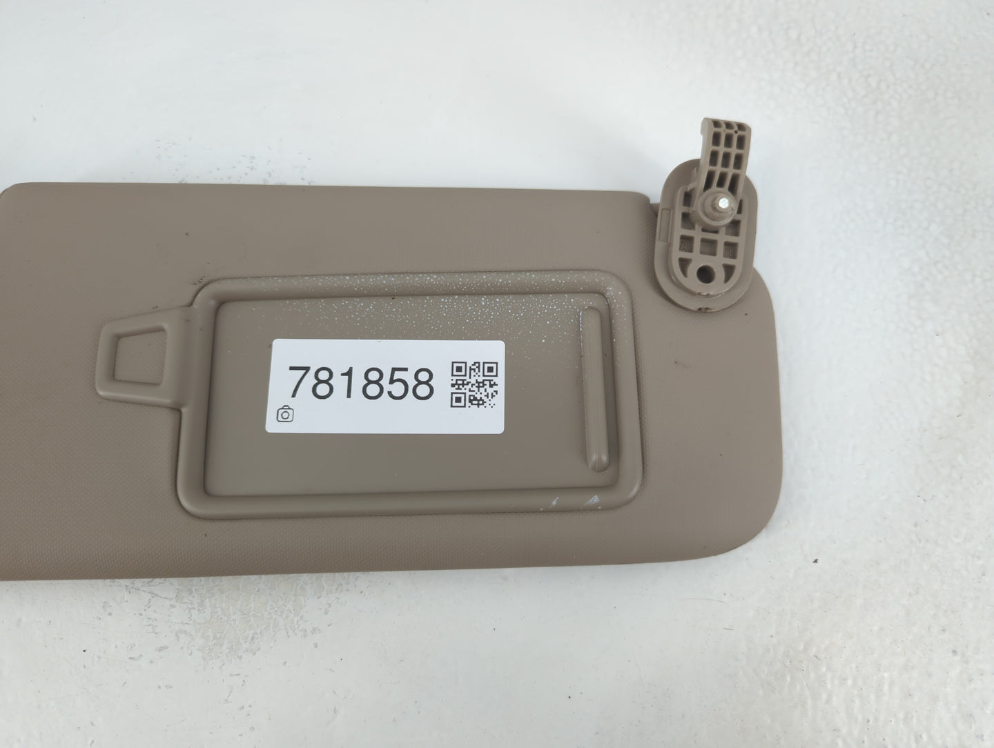 2017-2020 Hyundai Elantra Sun Visor Shade Replacement Driver Left Mirror Fits Fits 2017 2018 2019 2020 OEM Used Auto Parts - Oemusedautoparts1.com