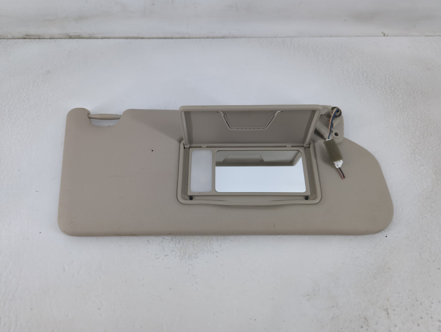 2016 Mitsubishi Outlander Sun Visor Shade Replacement Passenger Right Mirror Fits OEM Used Auto Parts - Oemusedautoparts1.com