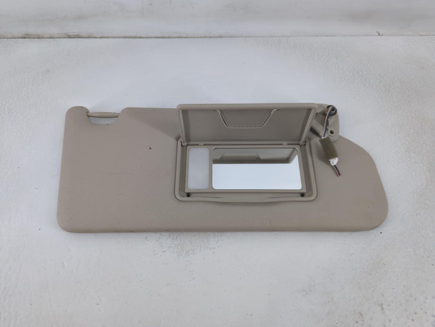 2016 Mitsubishi Outlander Sun Visor Shade Replacement Passenger Right Mirror Fits OEM Used Auto Parts - Oemusedautoparts1.com