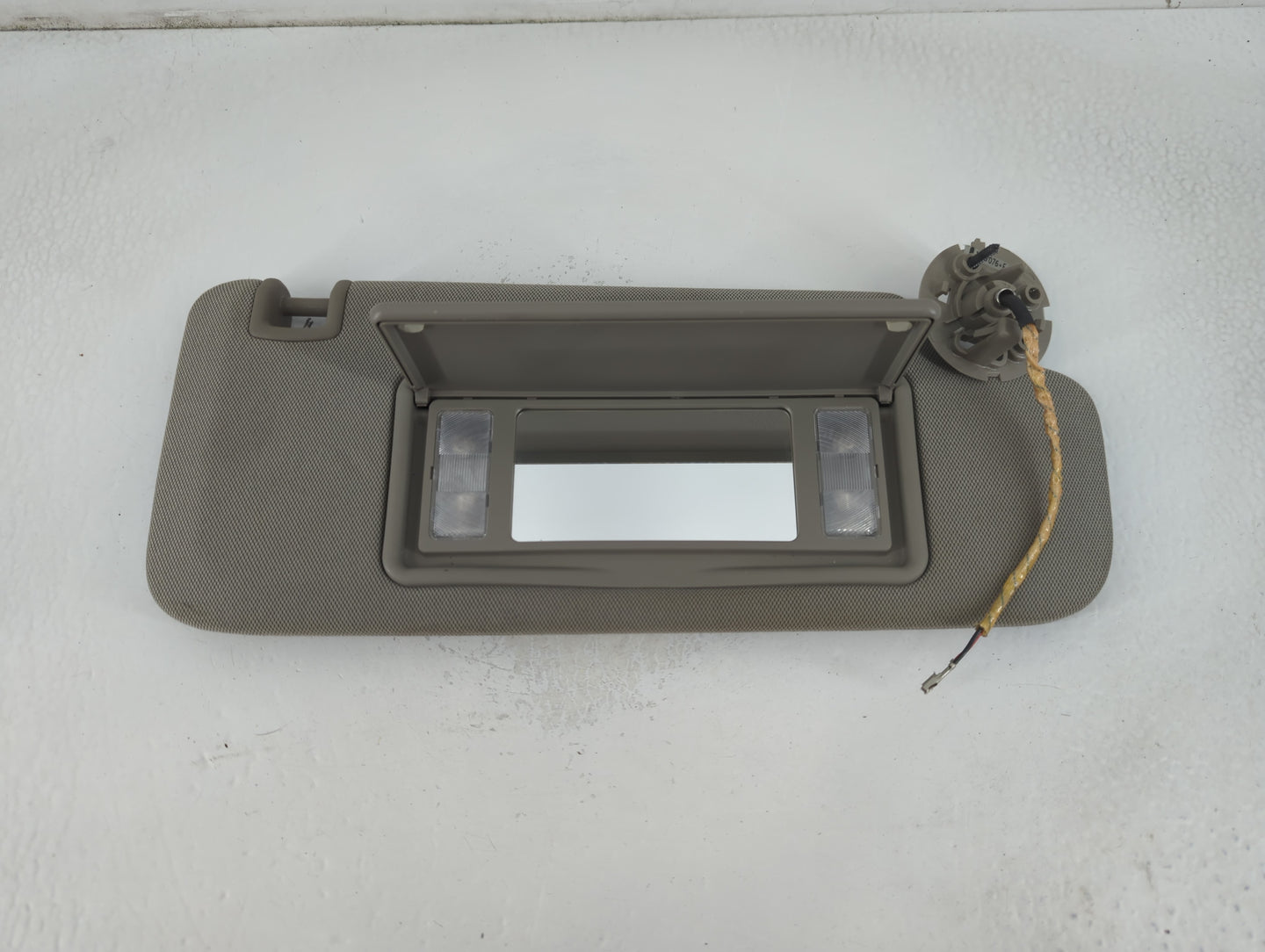 2014-2018 Cadillac Ats Sun Visor Shade Replacement Passenger Right Mirror Fits Fits 2014 2015 2016 2017 2018 2019 OEM Used Auto Parts - Oemusedautoparts1.com